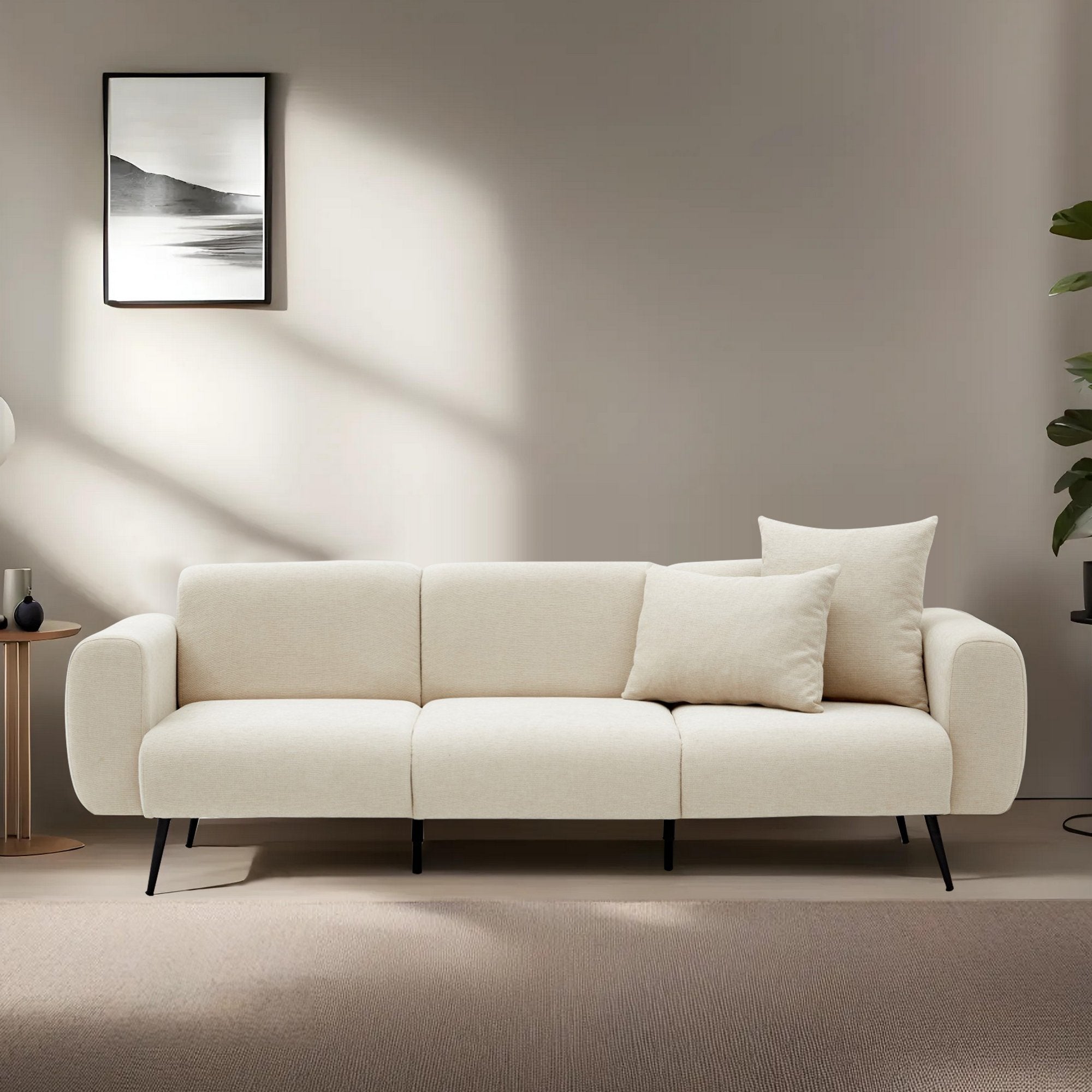 Sofá elegante de 3 lugares, cor creme, estrutura de madeira de faia, tecido bouclette 100% poliéster | 235 cm de largura, fácil de limpar, pernas de metal, perfeito para salas de estar modernas