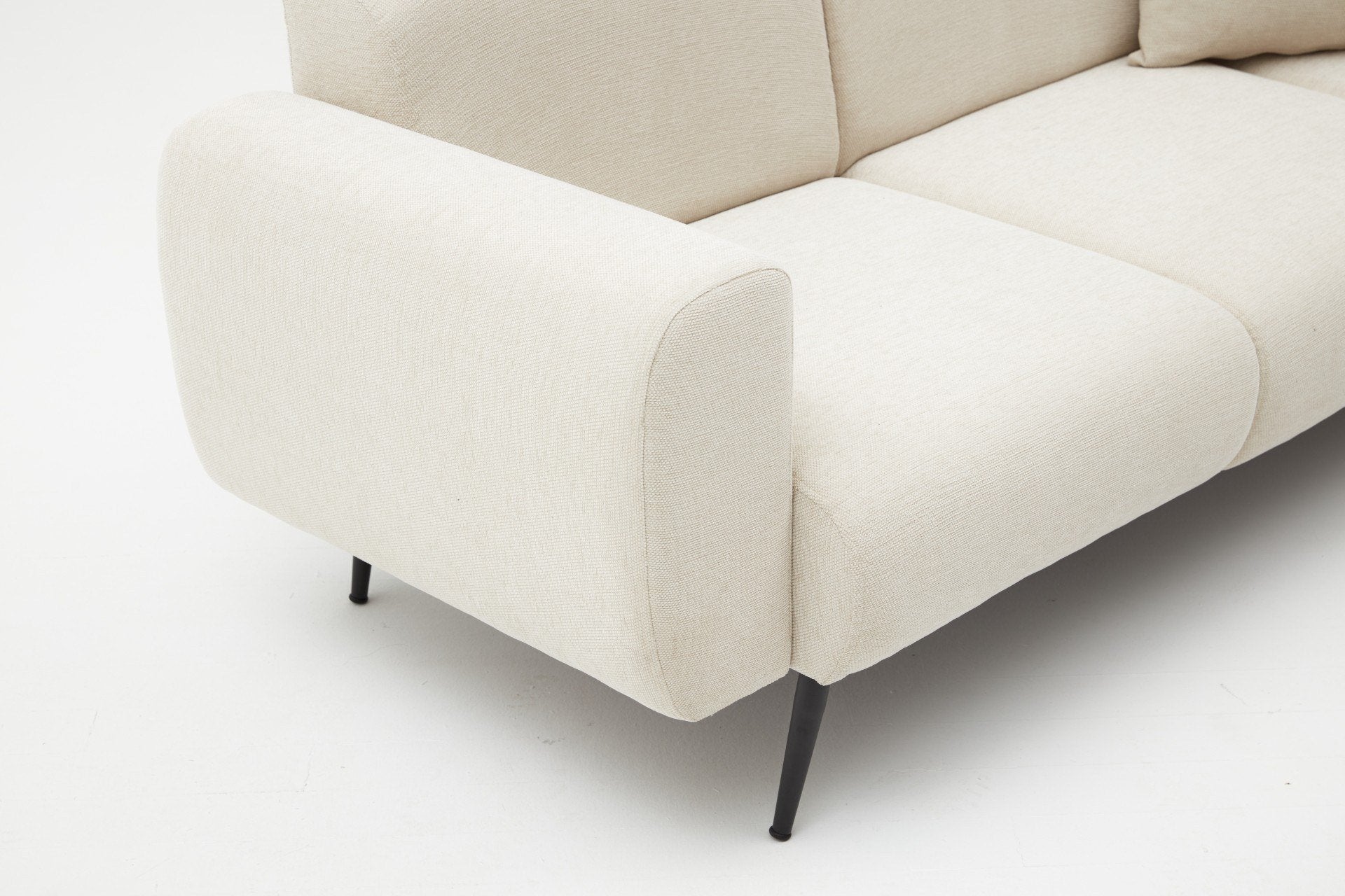 Sofá elegante de 3 lugares, cor creme, estrutura de madeira de faia, tecido bouclette 100% poliéster | 235 cm de largura, fácil de limpar, pernas de metal, perfeito para salas de estar modernas