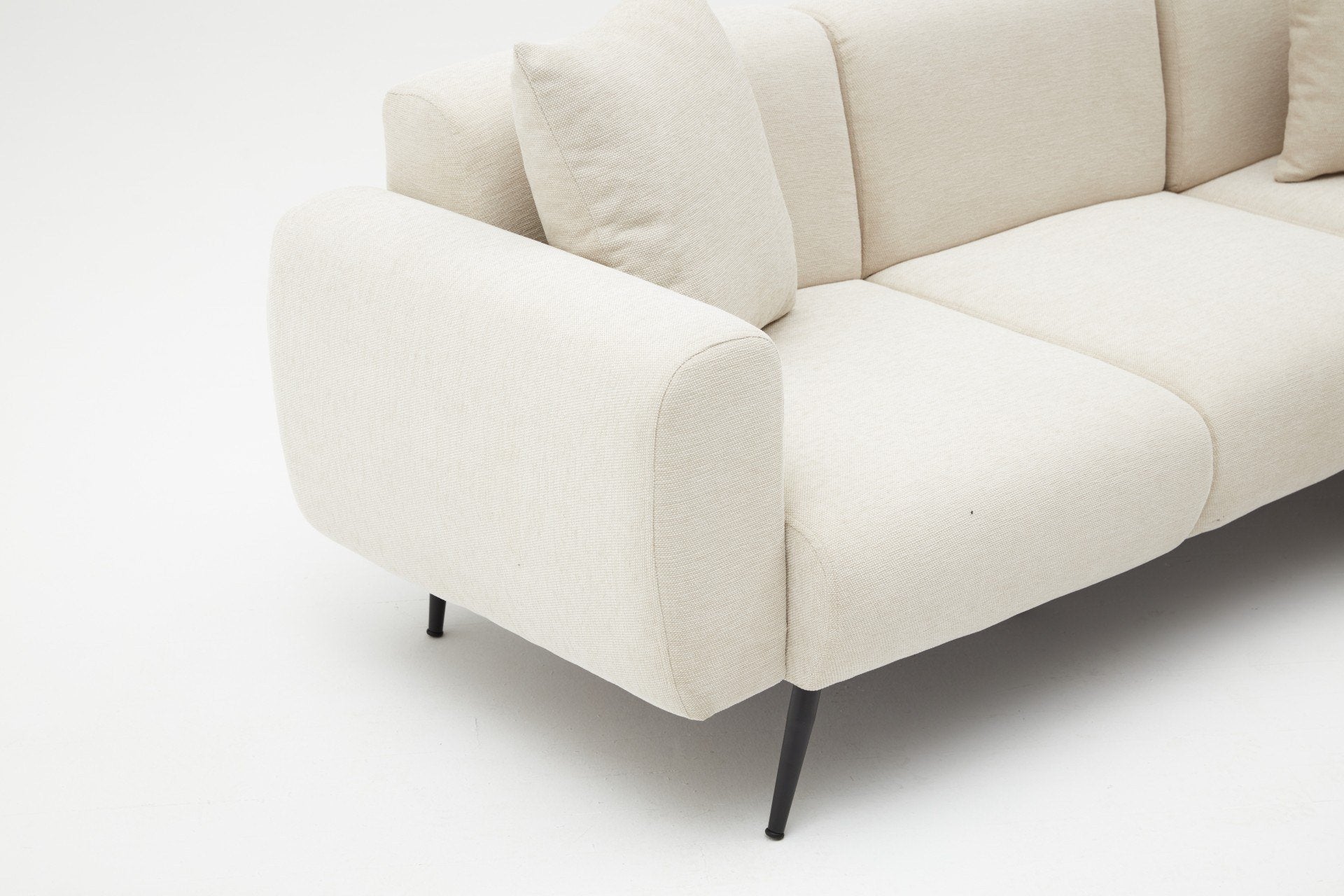Sofá de canto elegante em tom creme, estrutura de madeira de faia, 252 cm | Tecido Bouclette 100% poliéster, fácil de limpar | Design reversível, pernas de metal, perfeito para salas de estar modernas