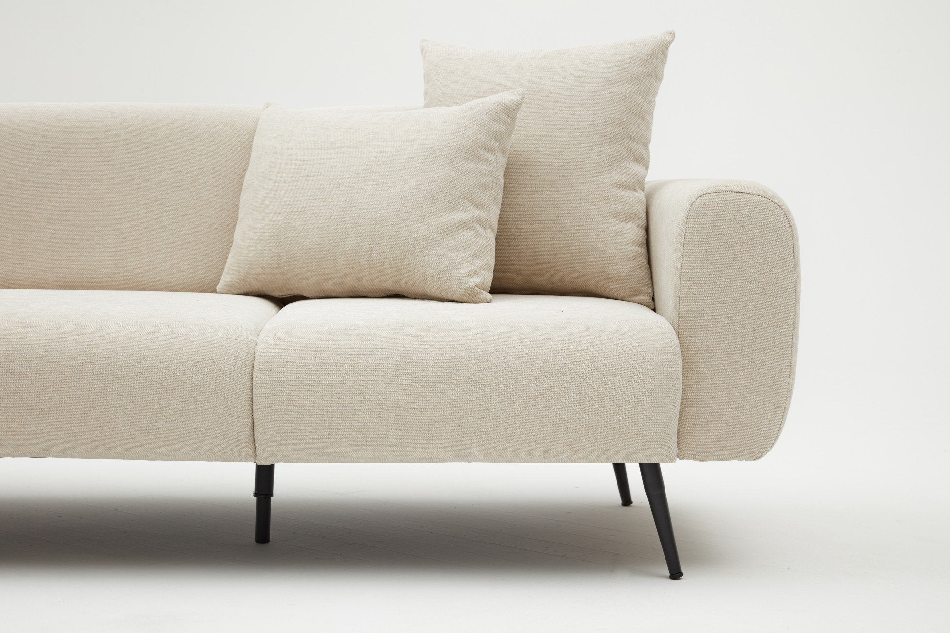Sofá de canto elegante em tom creme, estrutura de madeira de faia, 252 cm | Tecido Bouclette 100% poliéster, fácil de limpar | Design reversível, pernas de metal, perfeito para salas de estar modernas