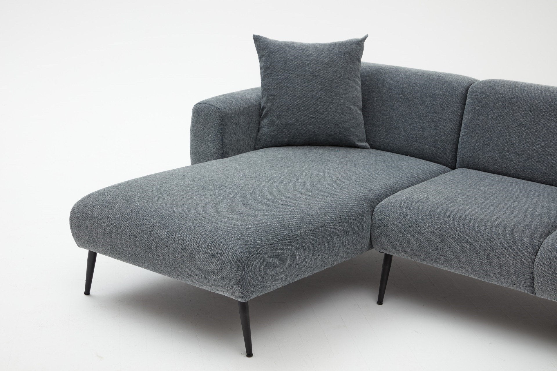 Sofá de canto elegante em antracite, estrutura de madeira de faia, 252 cm | Tecido bouclette 100% poliéster, fácil de limpar | Design reversível, pernas de metal, braços removíveis