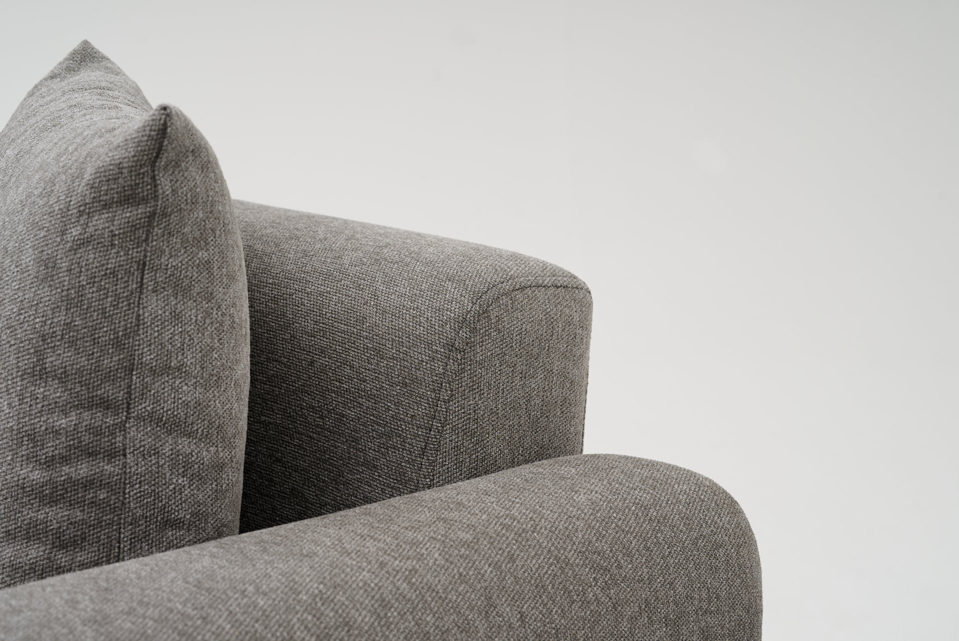 Sofá elegante de 2 lugares, cinza claro, 171 cm | Estrutura 100% madeira de faia, tecido de poliéster chenille | Perfeito para salas de estar modernas e espaços aconchegantes