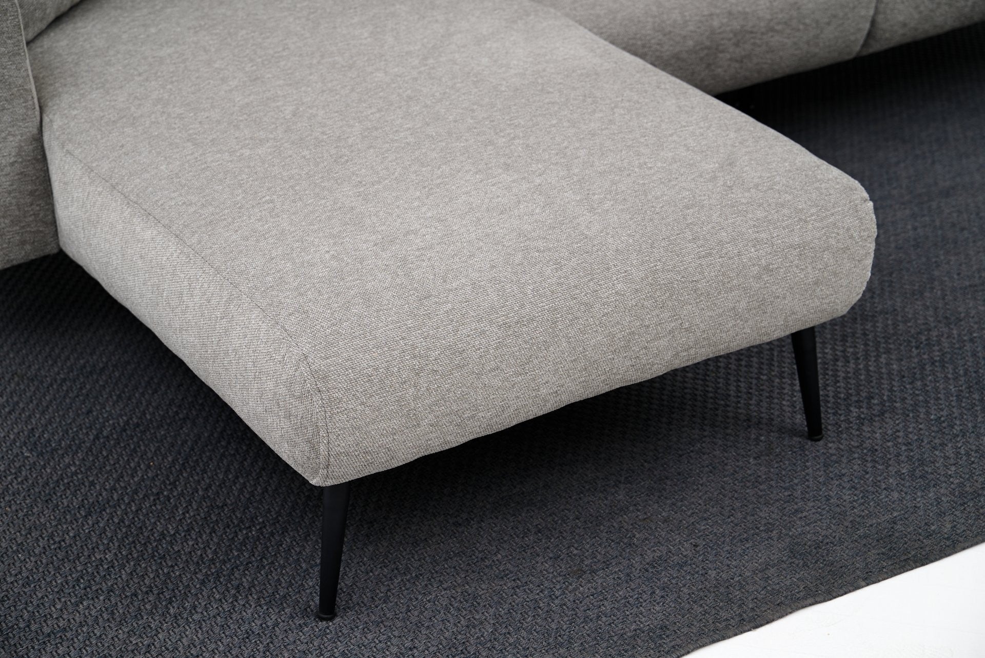 Sofá de canto reversível, cinza claro, 252 cm | Estrutura 100% madeira de faia, tecido chenille | Braços removíveis, perfeito para salas de estar modernas