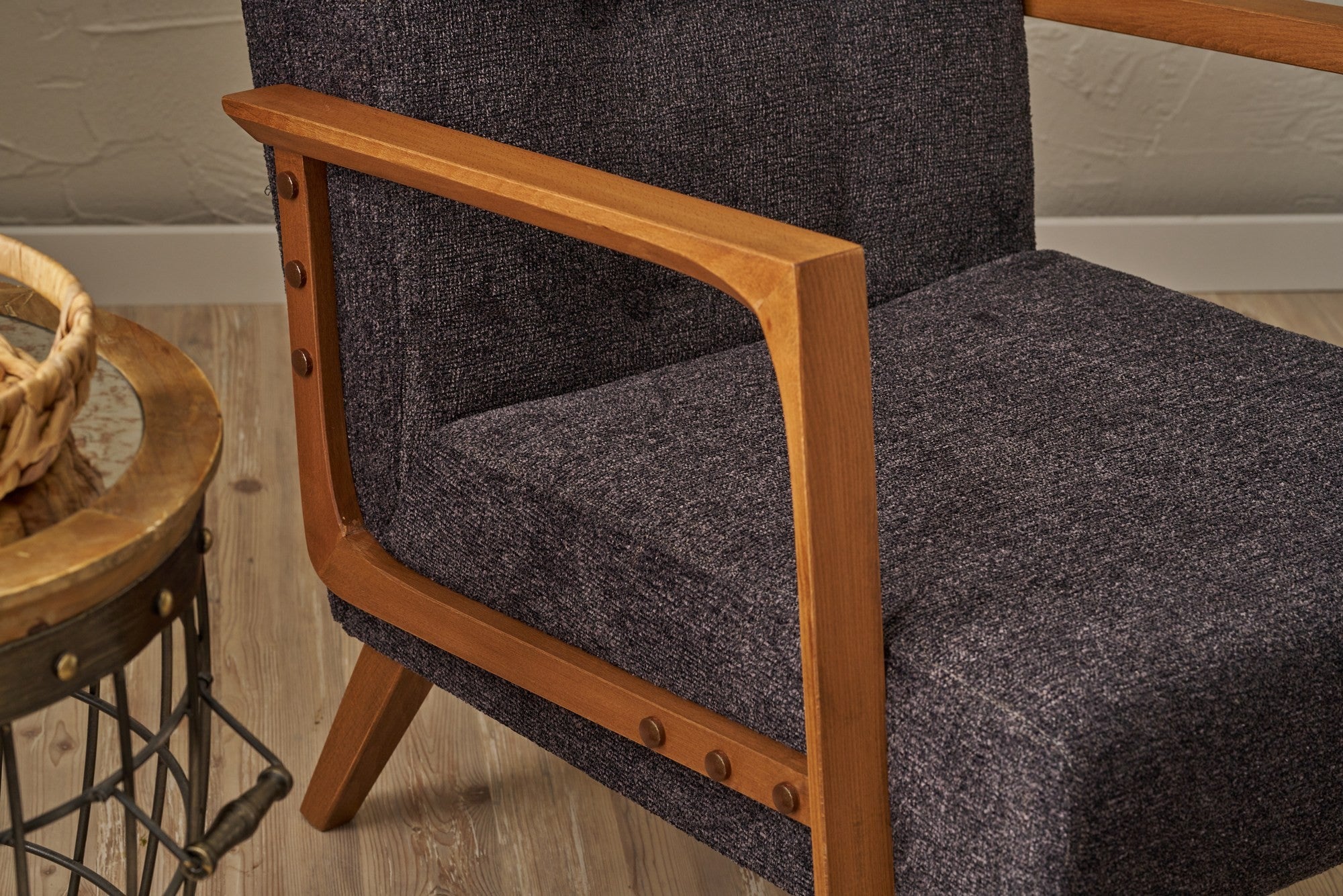 Poltrona – 69x80x83 cm – Antracite – Madeira de Faia, Tecido Chenille 100% Poliéster