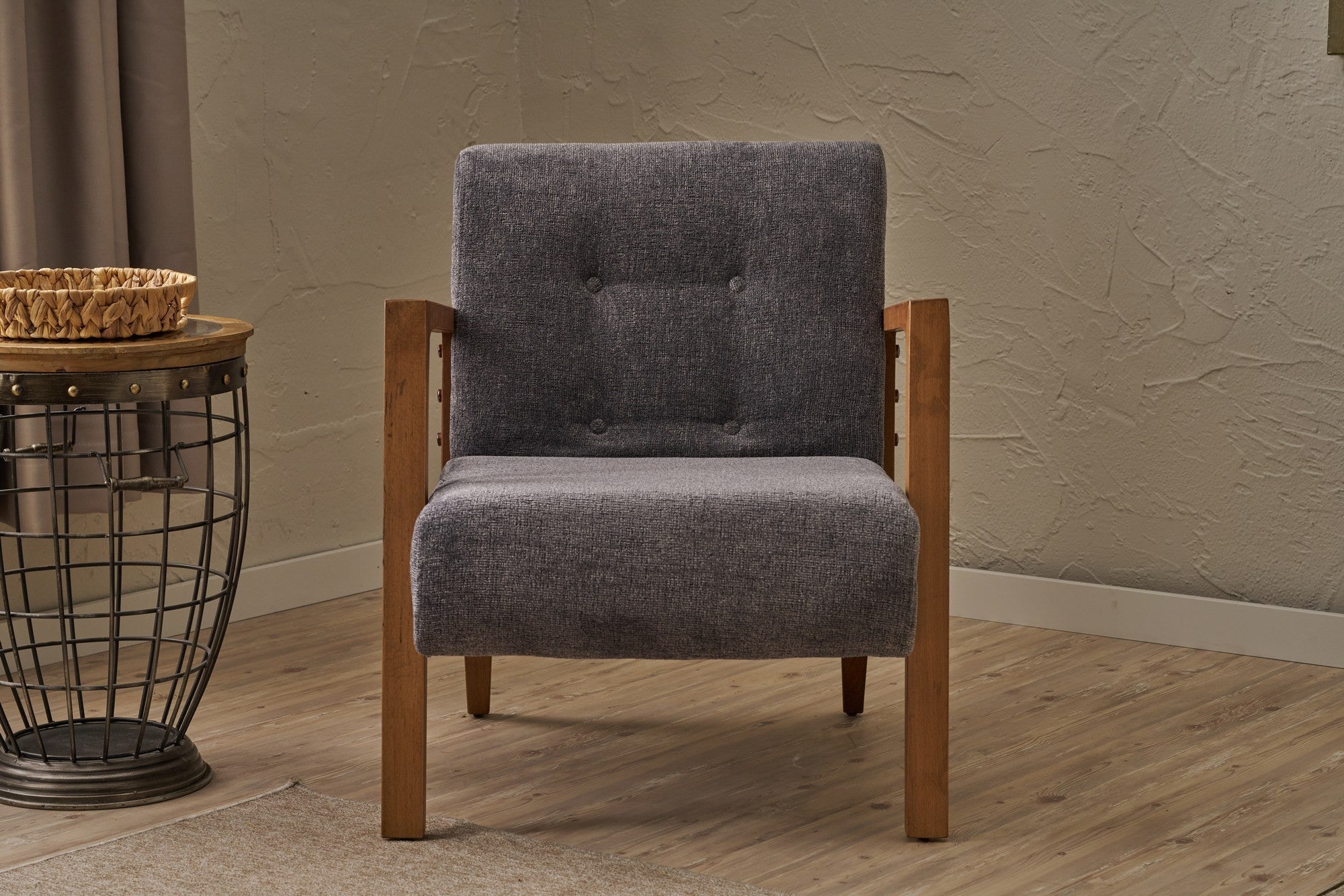 Poltrona – 69 x 80 x 83 cm – Cinza – Madeira de Faia e Tecido Chenille
