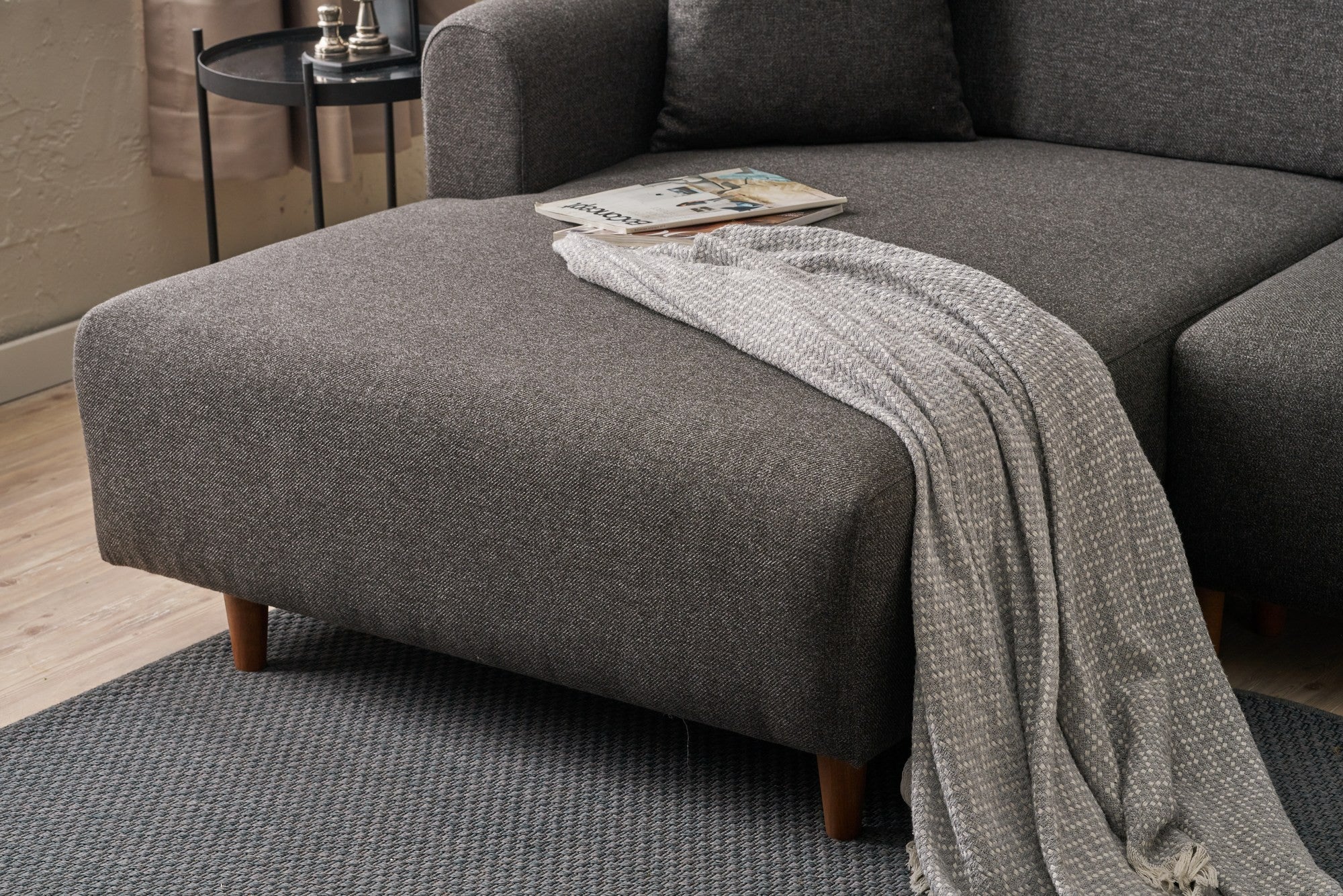 Sofá-cama de canto elegante, antracite, 246 x 160 x 85 cm | Estrutura em madeira de abeto, 100% poliéster, espuma 28 DNS, pernas em madeira de faia | Perfeito para espaços modernos