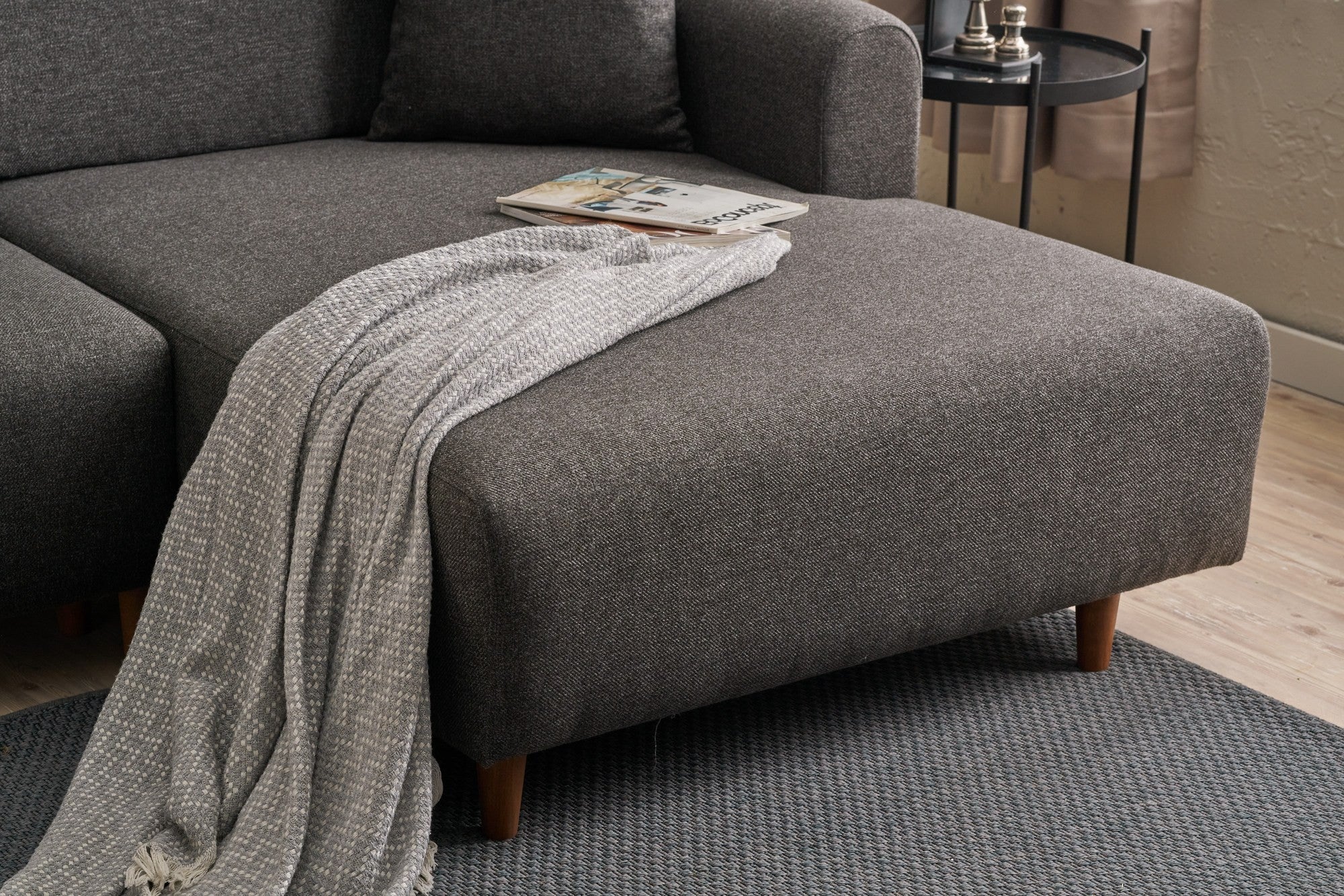 Sofá-cama de canto elegante, antracite, 246 x 160 x 85 cm | Estrutura em madeira de abeto, 100% poliéster, espuma 28 DNS, pernas em madeira de faia | Perfeito para espaços modernos