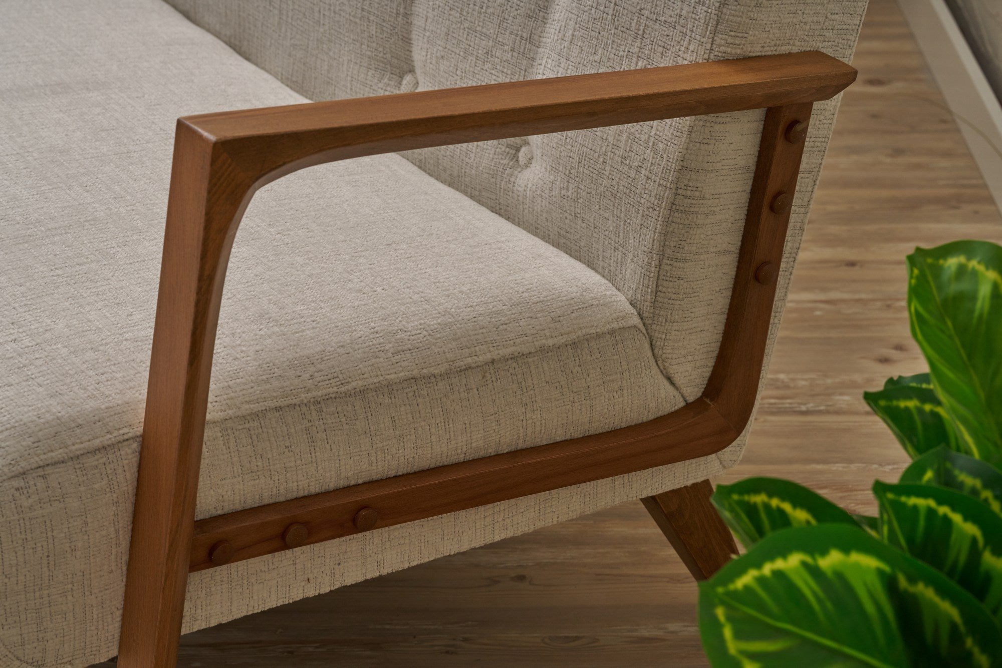 Sofá elegante de 2 lugares, tecido chenille creme, estrutura de madeira de faia, 114 x 85 x 80 cm | Assentos confortáveis de espuma DNS 32 | Perfeito para salas de estar modernas