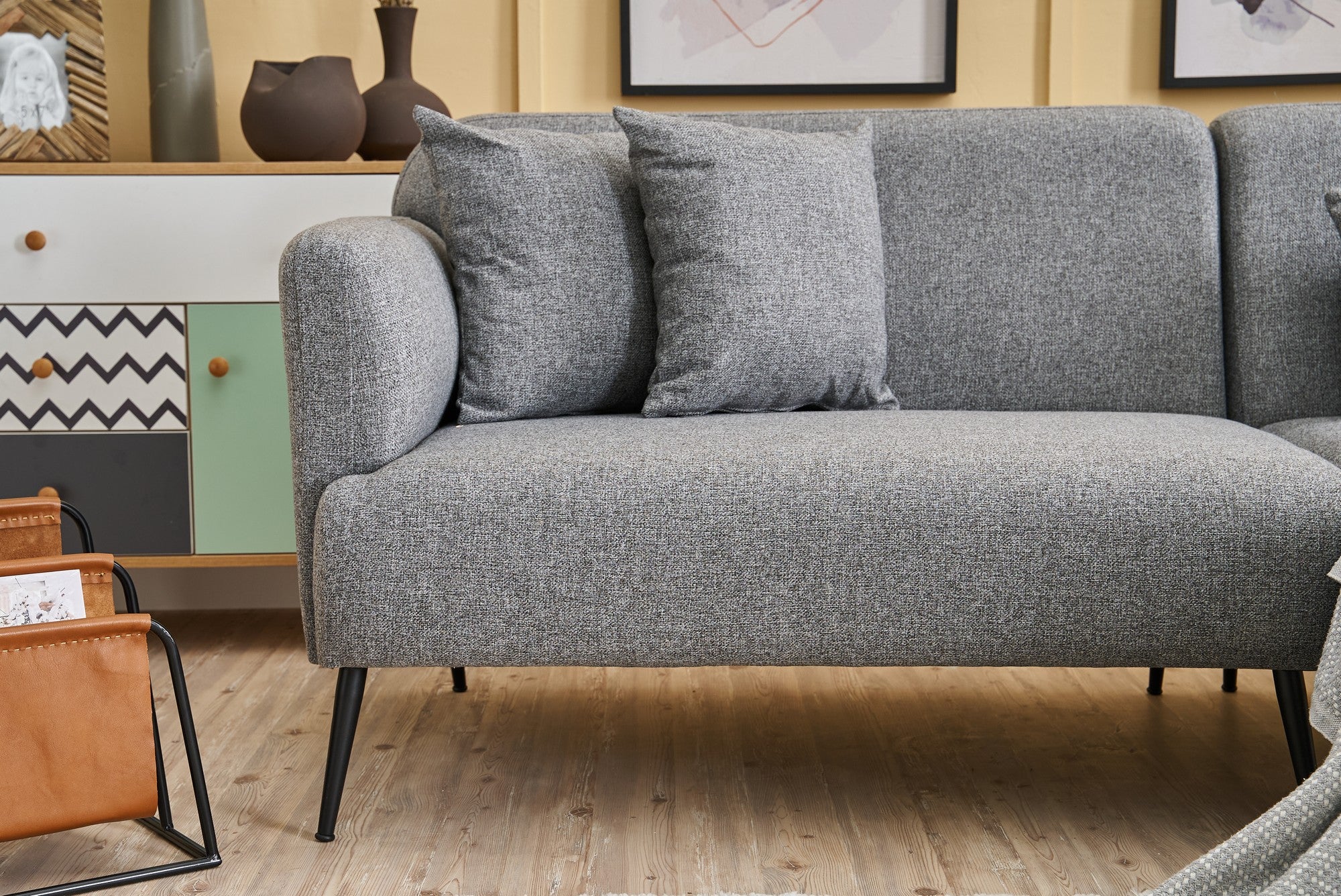 Sofá de canto cinza elegante, estrutura de madeira de faia, 100% linho, 250 cm x 100 cm | Assentos de espuma 30 DNS, pernas de metal preto | Perfeito para salas de estar modernas