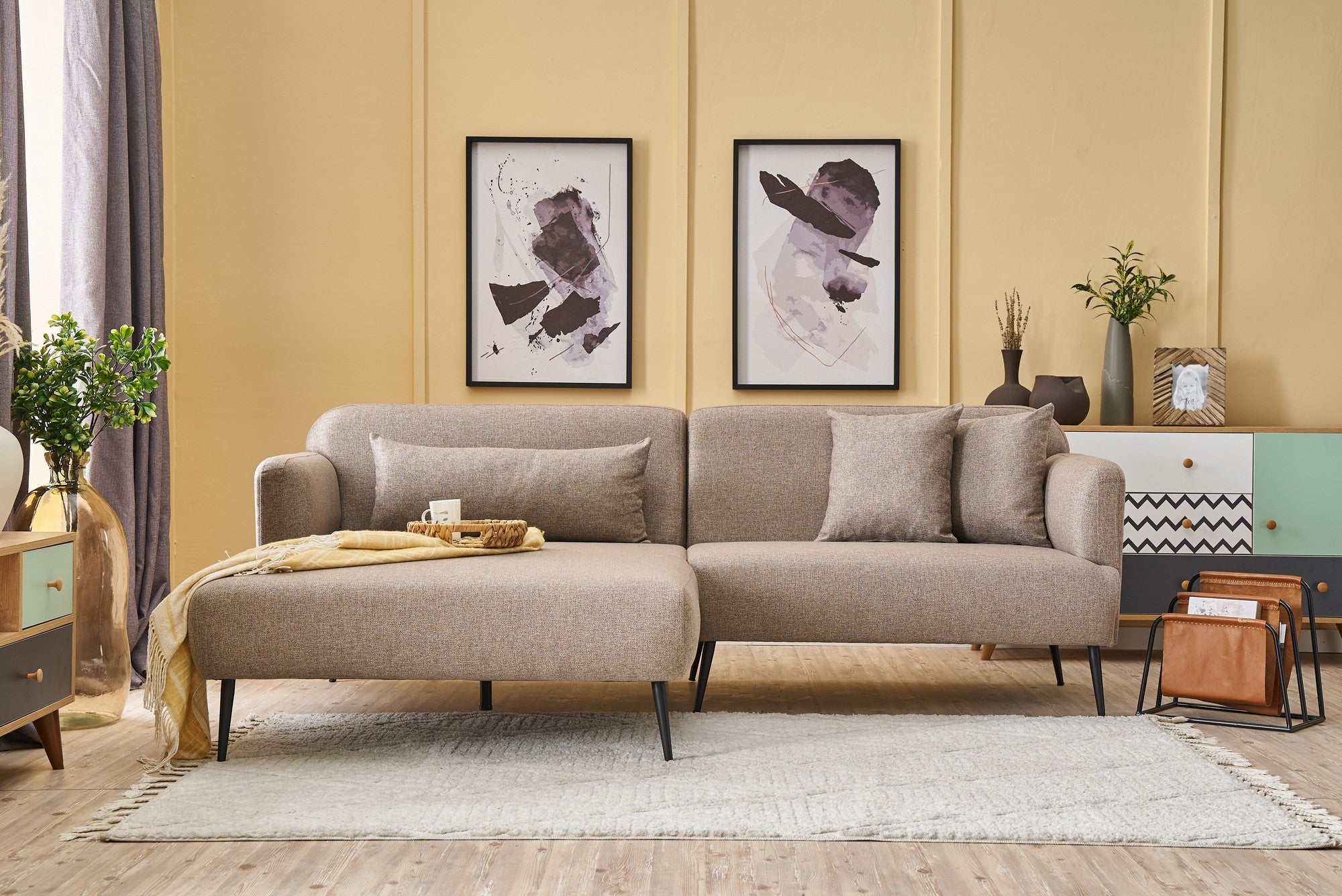 Sofá de canto elegante, marrom, 250 cm | Estrutura de madeira de faia, 100% linho, espuma 30 DNS, pernas de metal preto | Perfeito para salas de estar modernas e relaxamento