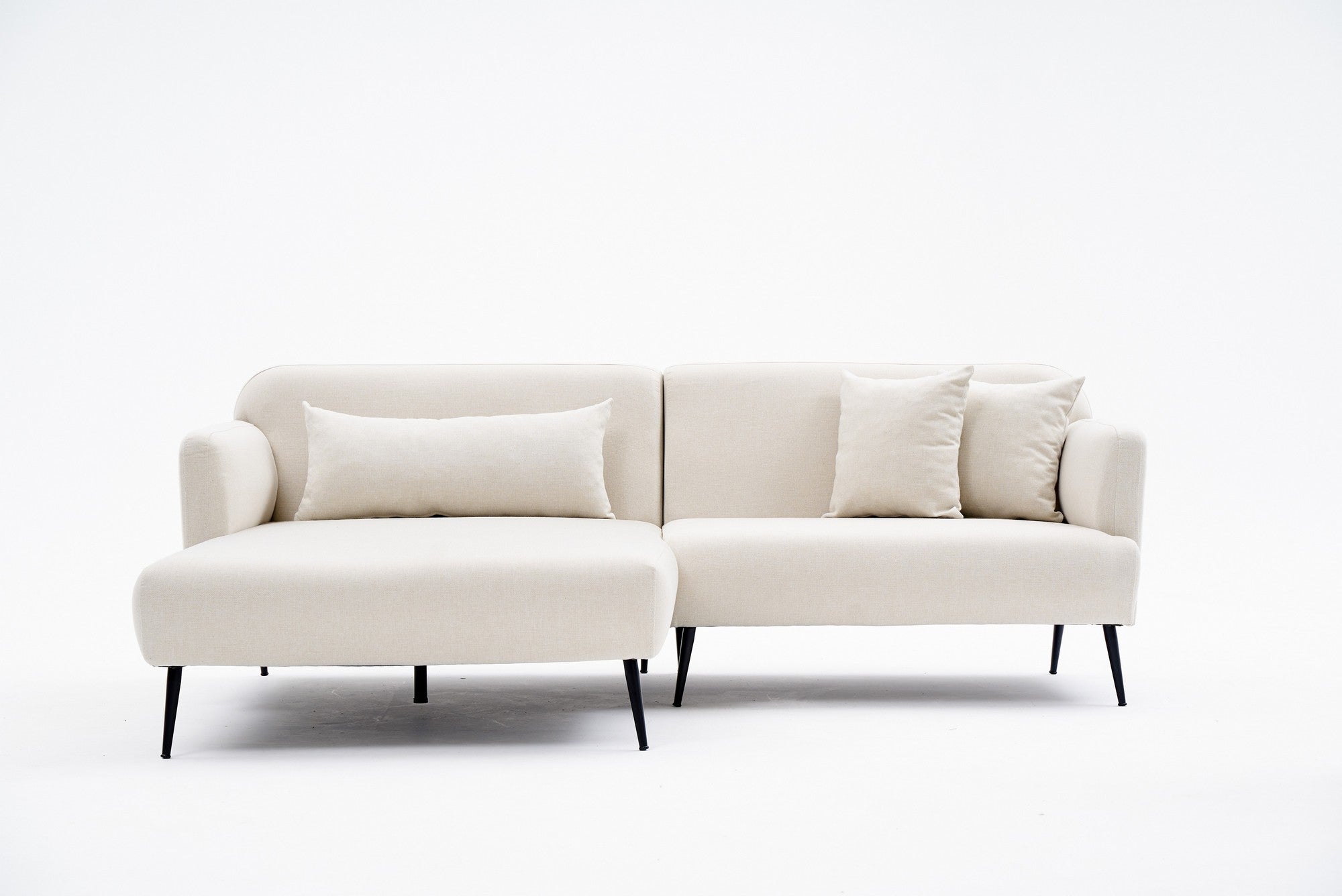 Sofá de canto elegante em tom creme, estrutura de madeira de faia, 250 cm | 100% linho, espuma 30 DNS, pernas de metal preto | Perfeito para salas de estar modernas e relaxamento