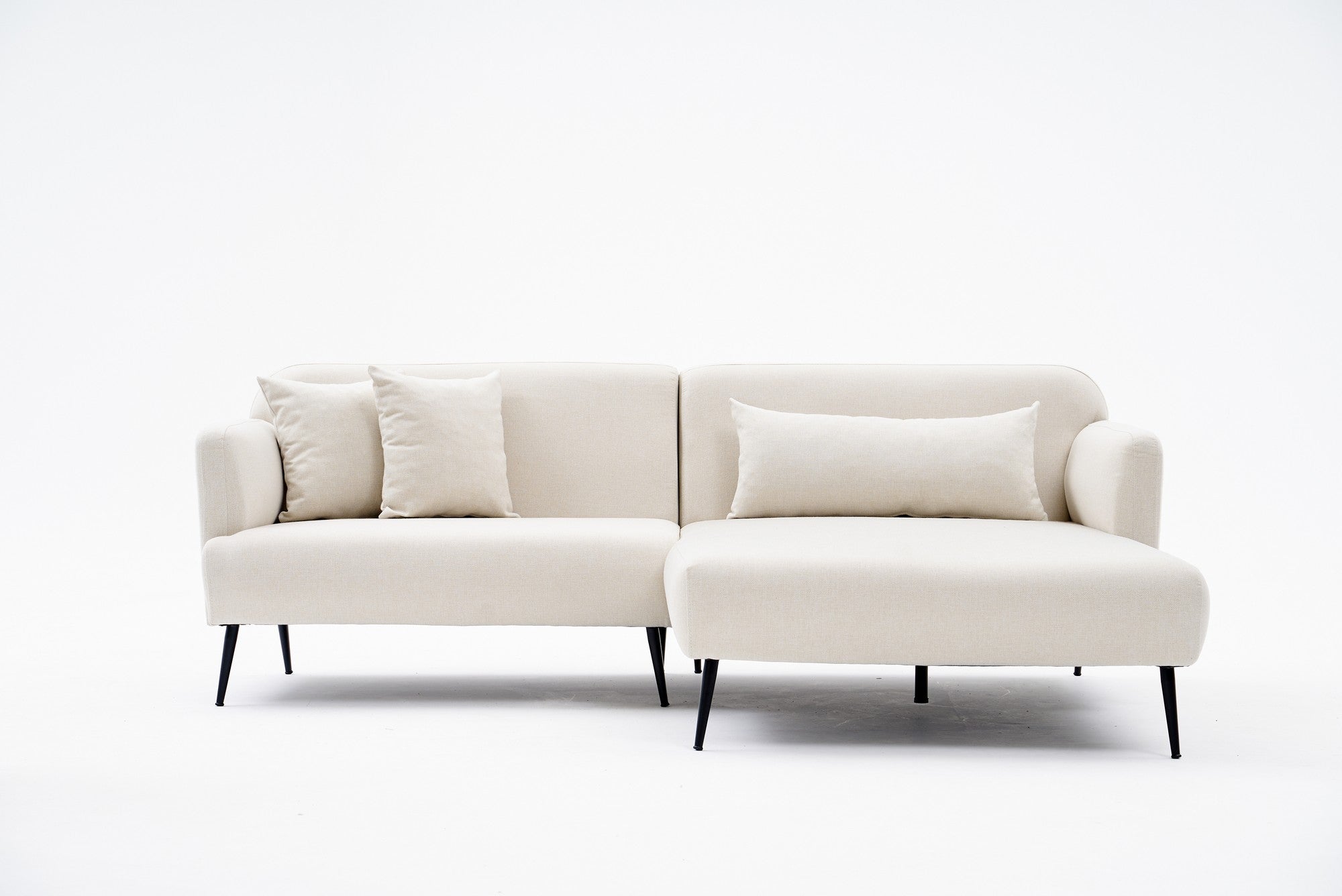 Sofá de canto elegante em tom creme, estrutura de madeira de faia, 250 cm | 100% linho, espuma 30 DNS, pernas de metal preto | Perfeito para salas de estar modernas e relaxamento