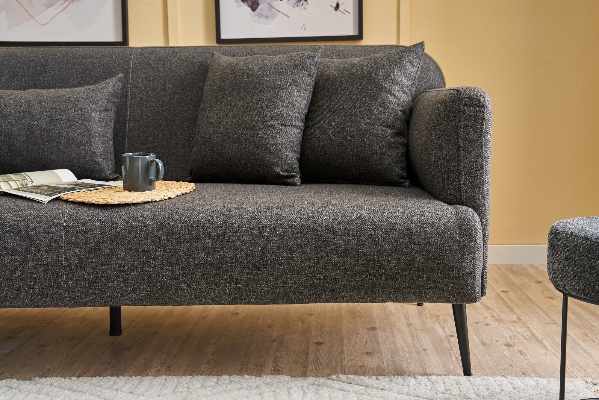 Sofá elegante de 3 lugares, antracite, 200 cm | Estrutura em madeira de faia, 100% linho, espuma 30 DNS | Design moderno com pernas de metal preto, perfeito para salas de estar