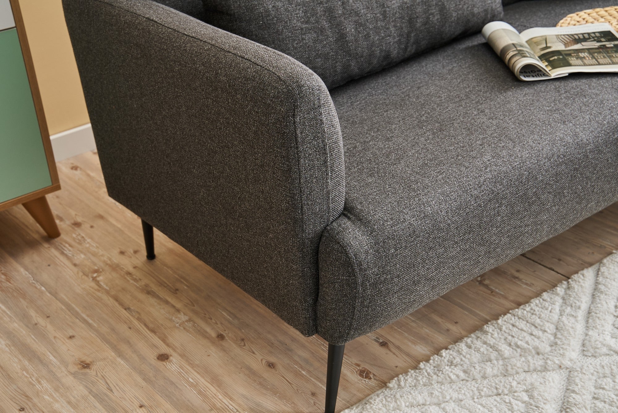 Sofá elegante de 3 lugares, antracite, 200 cm | Estrutura em madeira de faia, 100% linho, espuma 30 DNS | Design moderno com pernas de metal preto, perfeito para salas de estar