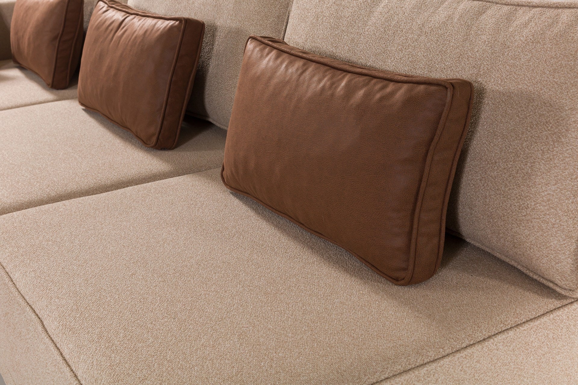 Sofá-cama de canto elegante, tecido chenille marrom, 285 cm | Estrutura e pernas de madeira de faia, espuma 30 DNS | Converte-se em cama de 184 x 184 cm, perfeito para espaços modernos