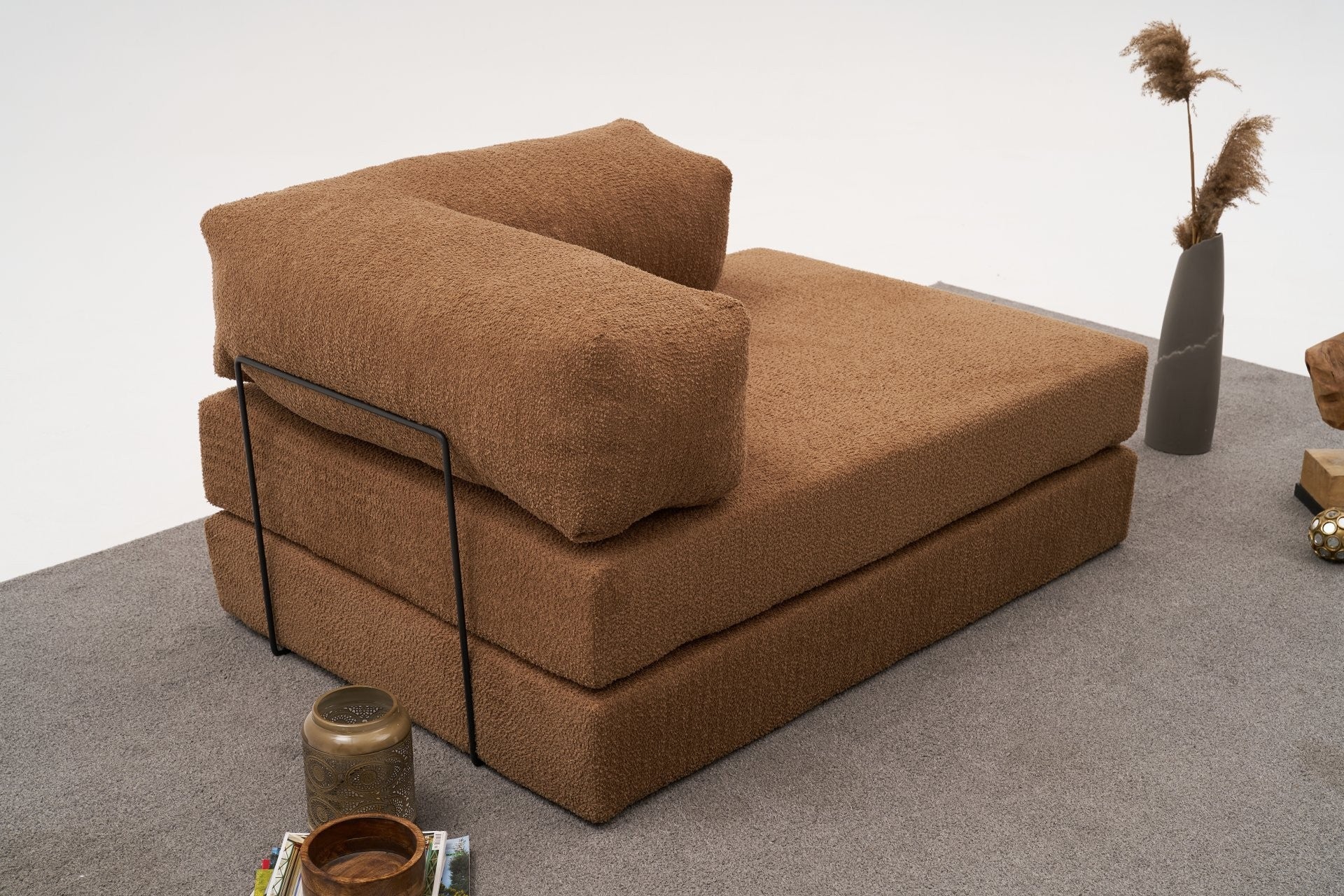 Sofá elegante de 2 lugares, tecido chenille marrom, 140 x 95 x 75 cm | Assento de espuma macia, ecológico | Perfeito para salas de estar e espaços aconchegantes