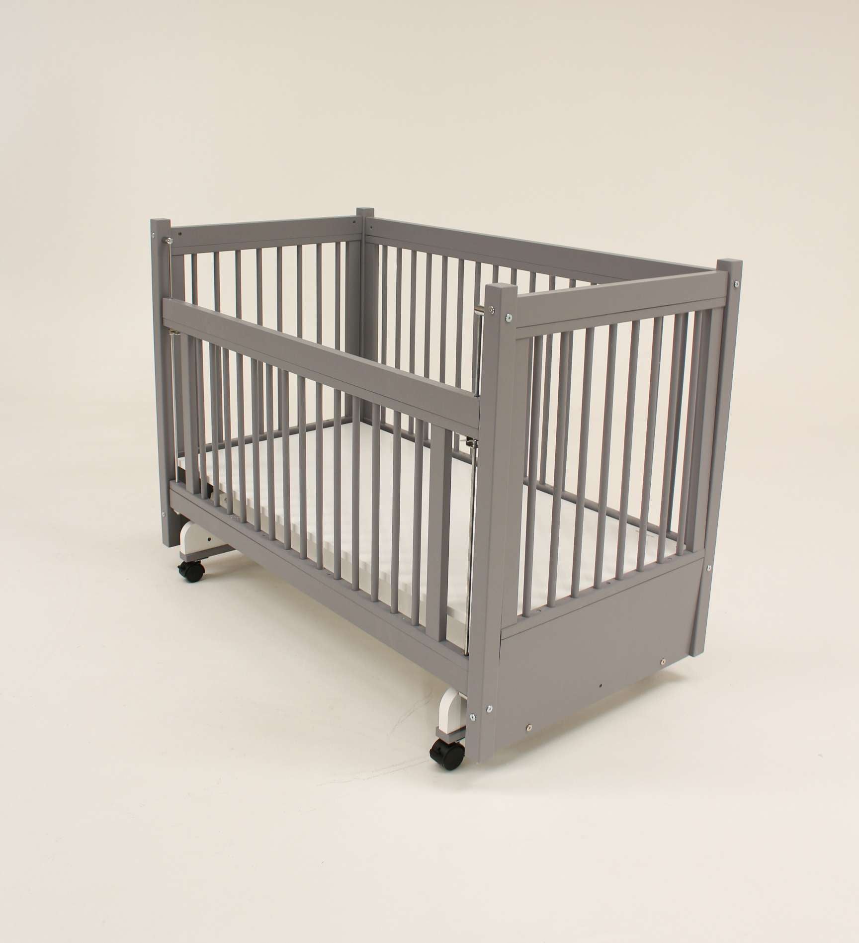Berço – 127cm x 96cm x 68cm – Cinza – Madeira Aglomerada