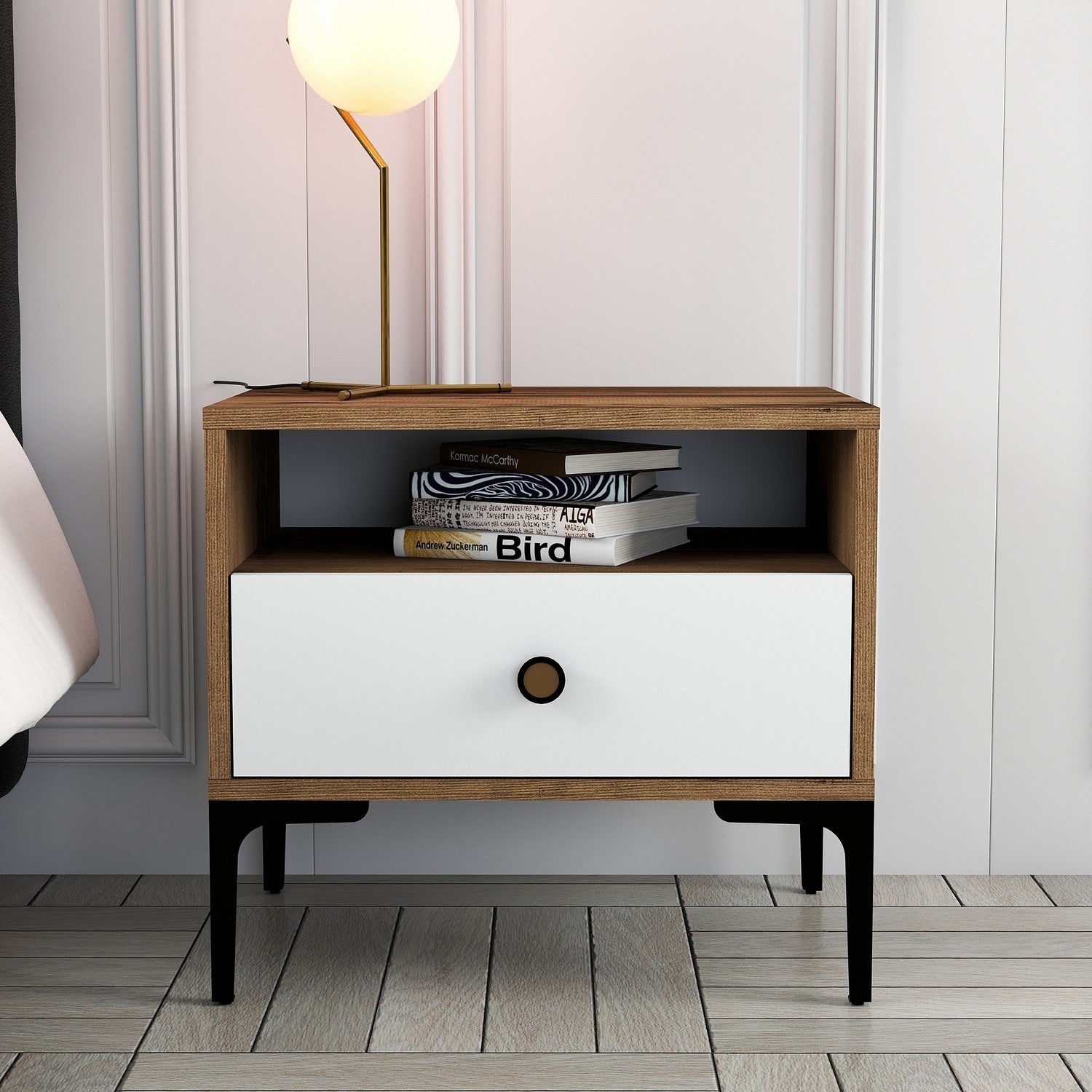 Mesa de cabeceira moderna com pés de metal, nogueira e branco, 56 x 50,8 x 40 cm | Painel de partículas 100% revestido de melamina, 18 mm de espessura | Design elegante e funcional