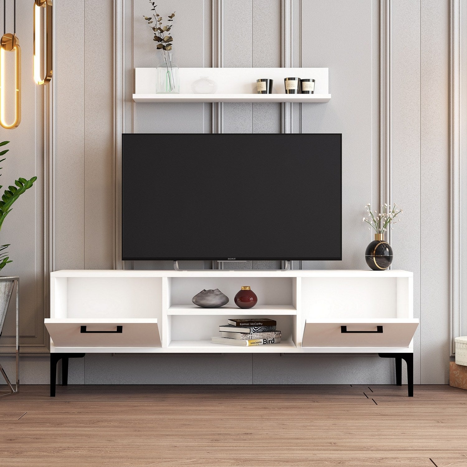 Móvel de TV moderno branco com prateleira de parede, 140 cm de largura, 100% revestido em melamina, pés de metal, várias prateleiras, design elegante para sala de estar e espaços de entretenimento