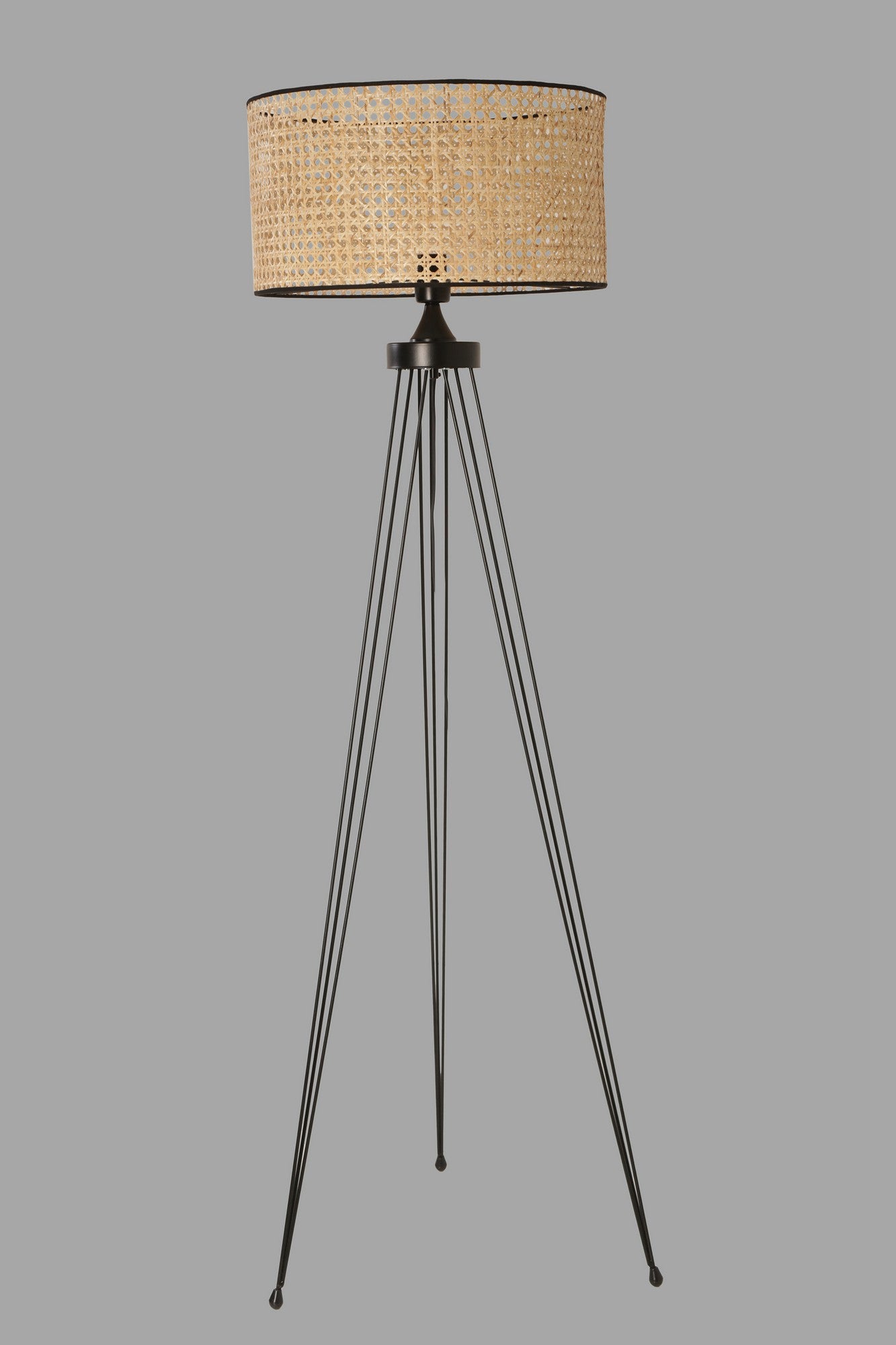 Candeeiro de Pé – 155 cm – Preto – Metal e Rattan