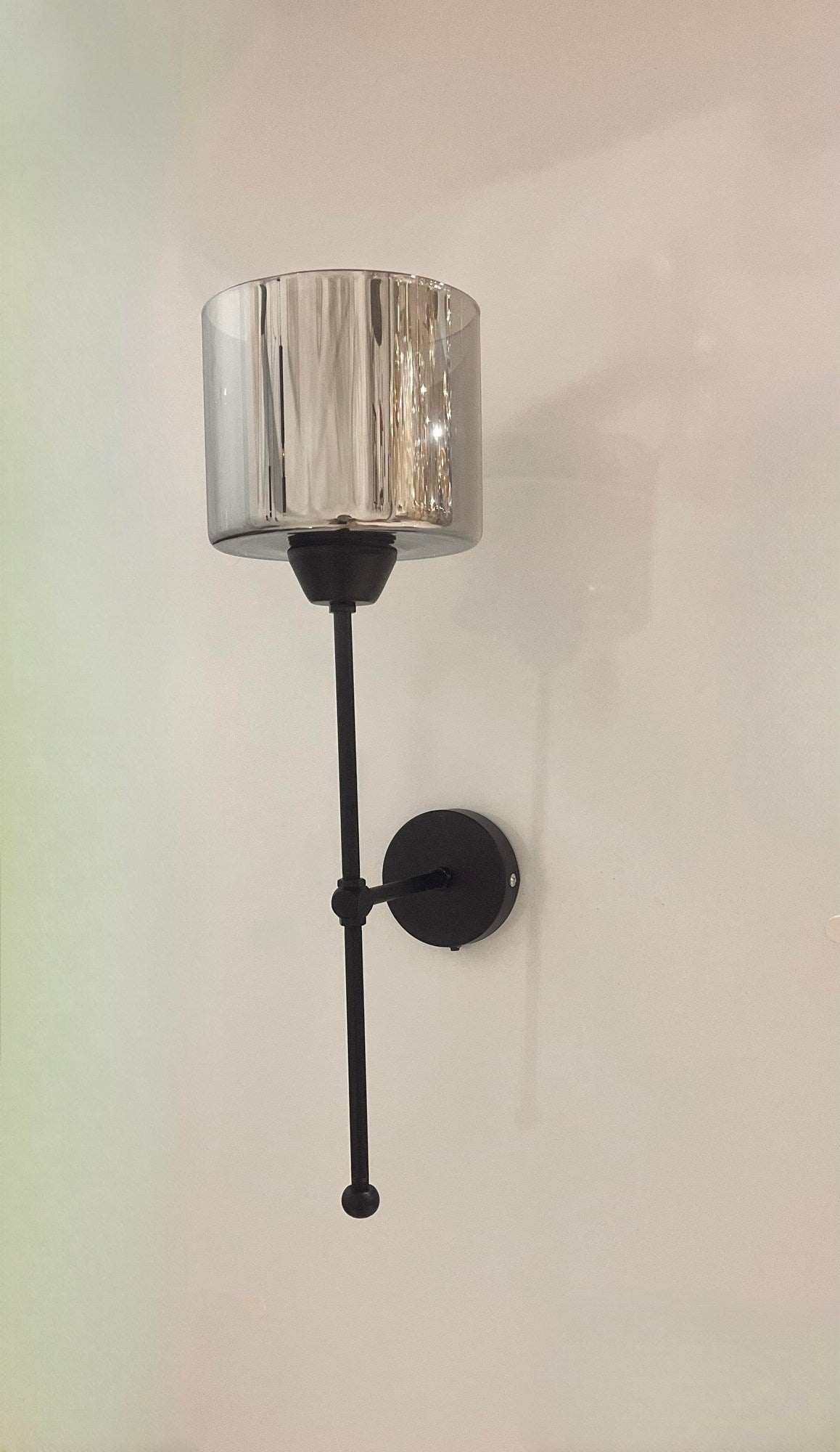 Candeeiro de Parede – 60 cm – Preto – Metal e vidro