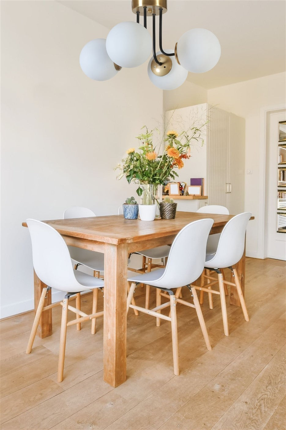 Candeeiro de Teto – 40 cm – Branco e Dourado – Metal e Vidro