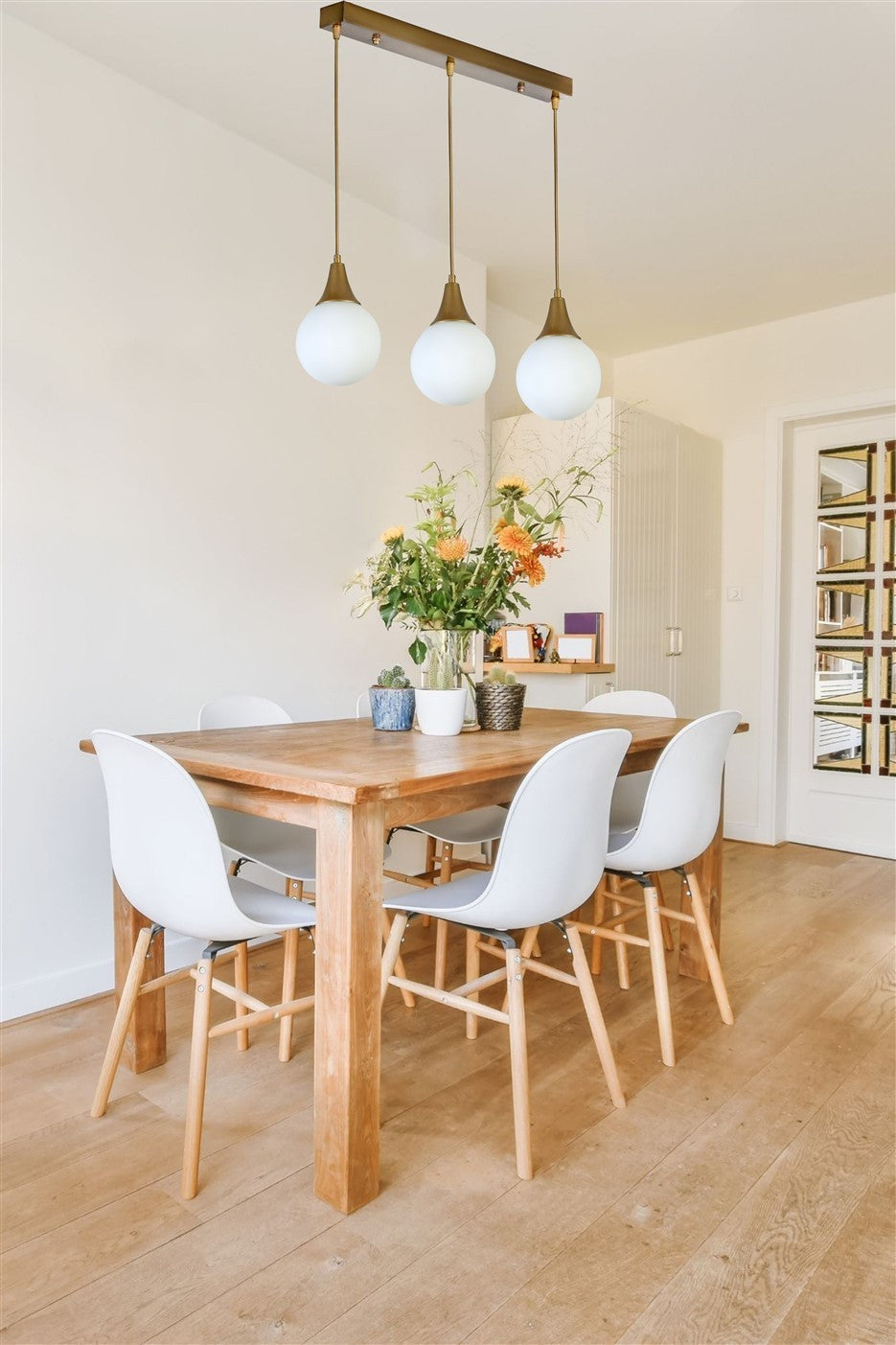 Candeeiro de Teto – 70 cm – Branco e Dourado – Metal e vidro