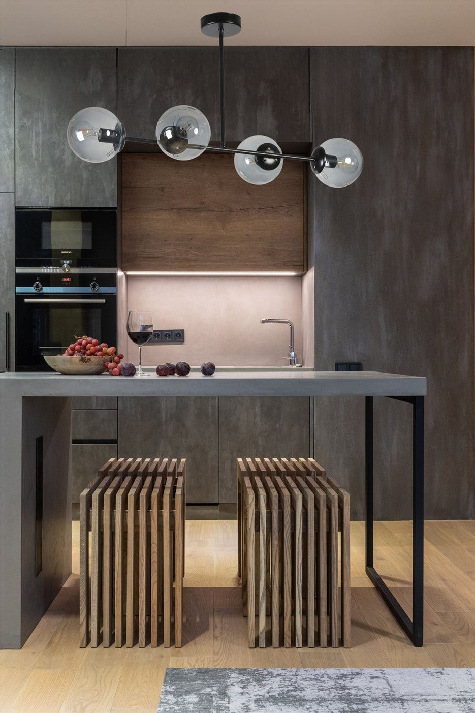 Candeeiro de Teto – 90 cm – Preto e Fumê – Metal e Vidro