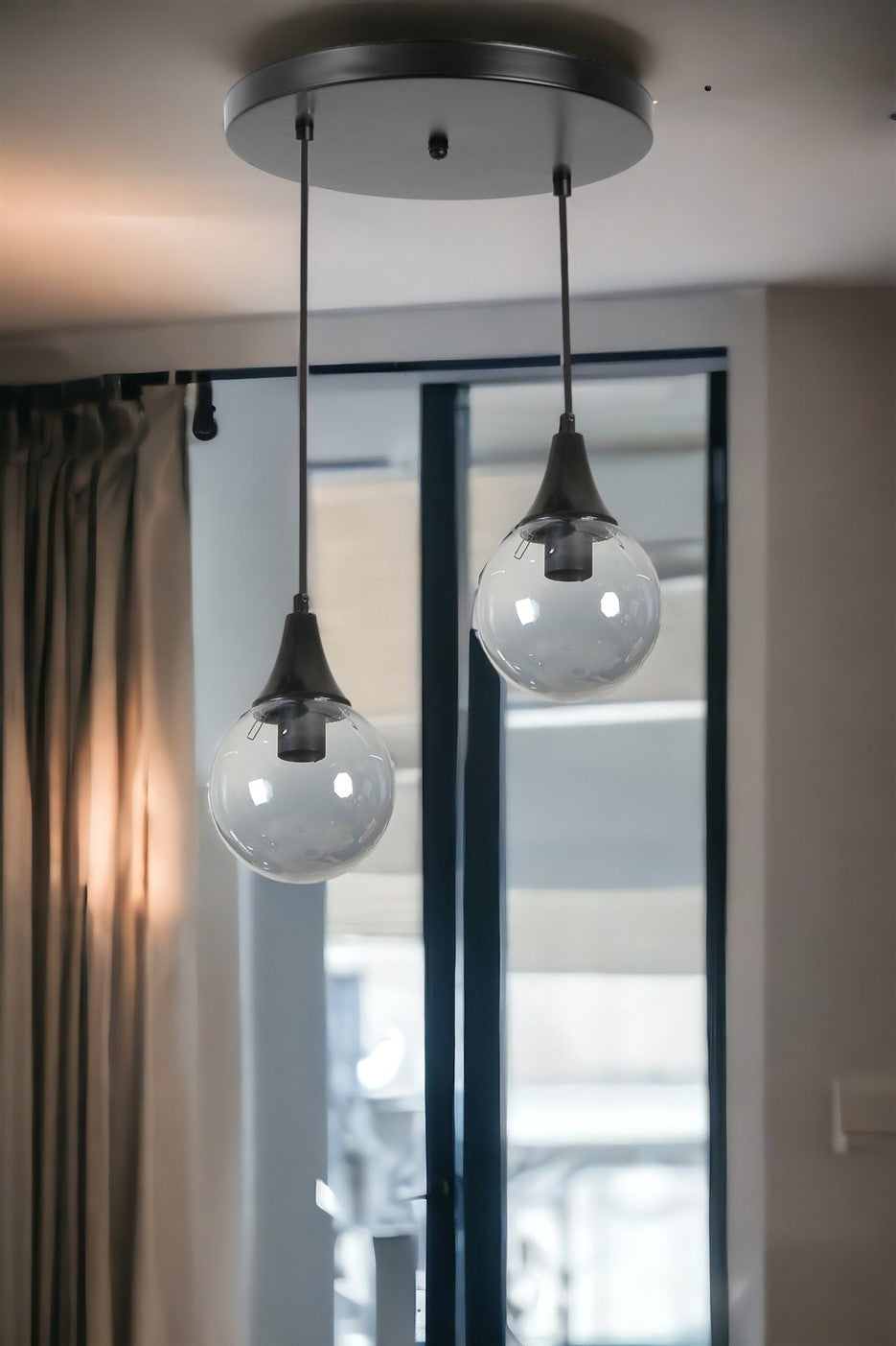 Candeeiro de Teto – 70 cm – Preto e Fumê – Metal e Vidro