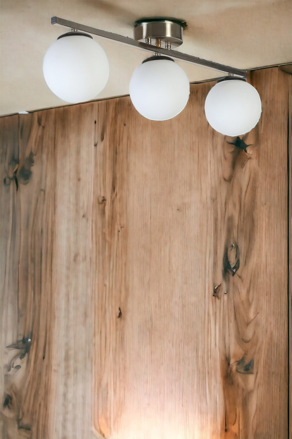 Candeeiro de Teto – 56 cm – Branco e Cromado Fosco – Metal e Vidro