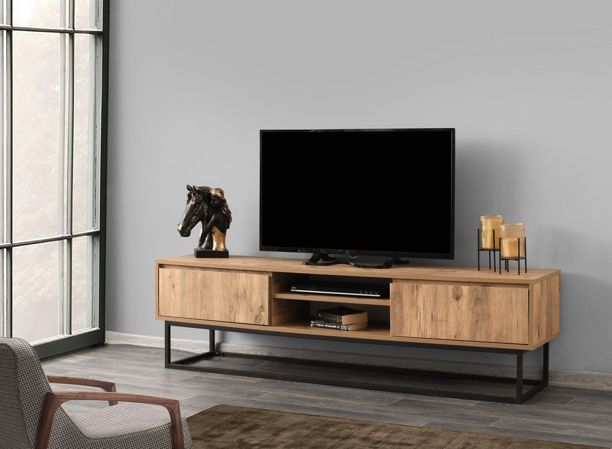 Suporte de TV industrial com pés de metal, preto e pinho, 180 cm | Painel de partículas 100% revestido de melamina, 2 gavetas, montável na parede, design elegante e funcional