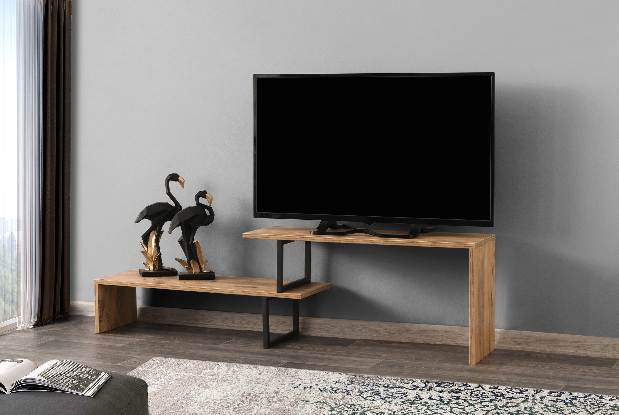 Suporte de TV moderno com opção de montagem na parede, preto e pinho, 153 x 44 x 30 cm | Painel de partículas 100% revestido de melamina, 18 mm de espessura | Design elegante e funcional