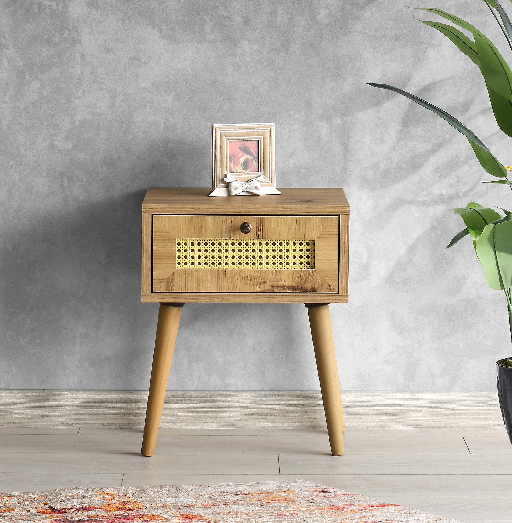 Mesa de Cabeceira Rústica Boêmia, Cor Carvalho, 40 x 50 x 35 cm | Painel de Partículas 100% Revestido em Melamina, 18 mm de Espessura | Pernas de Madeira Elegantes, Perfeitas para Espaços Aconchegantes