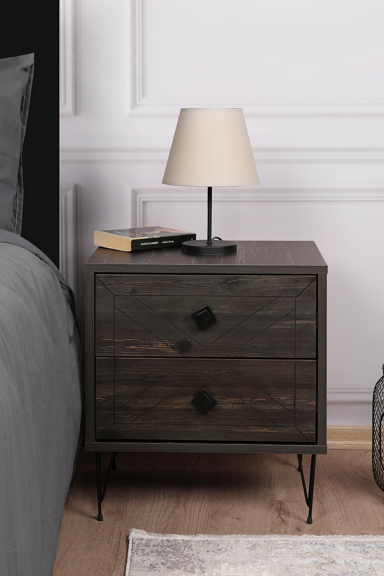 Mesa de cabeceira rústica industrial com 2 gavetas, marrom escuro, 50 x 55 x 40 cm | Painel de partículas 100% revestido em melamina, pernas de metal | Design elegante e funcional