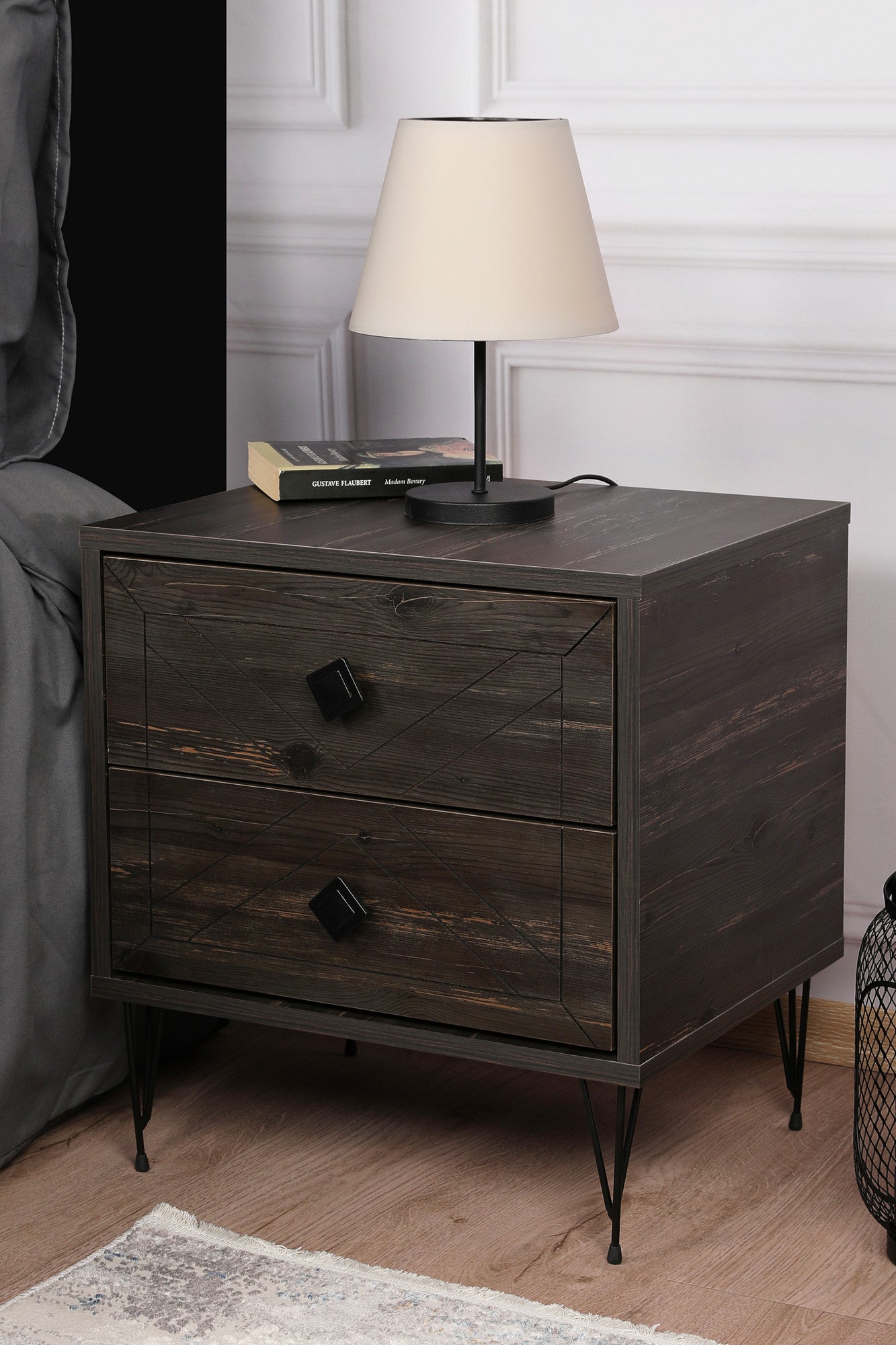 Mesa de cabeceira rústica industrial com 2 gavetas, marrom escuro, 50 x 55 x 40 cm | Painel de partículas 100% revestido em melamina, pernas de metal | Design elegante e funcional