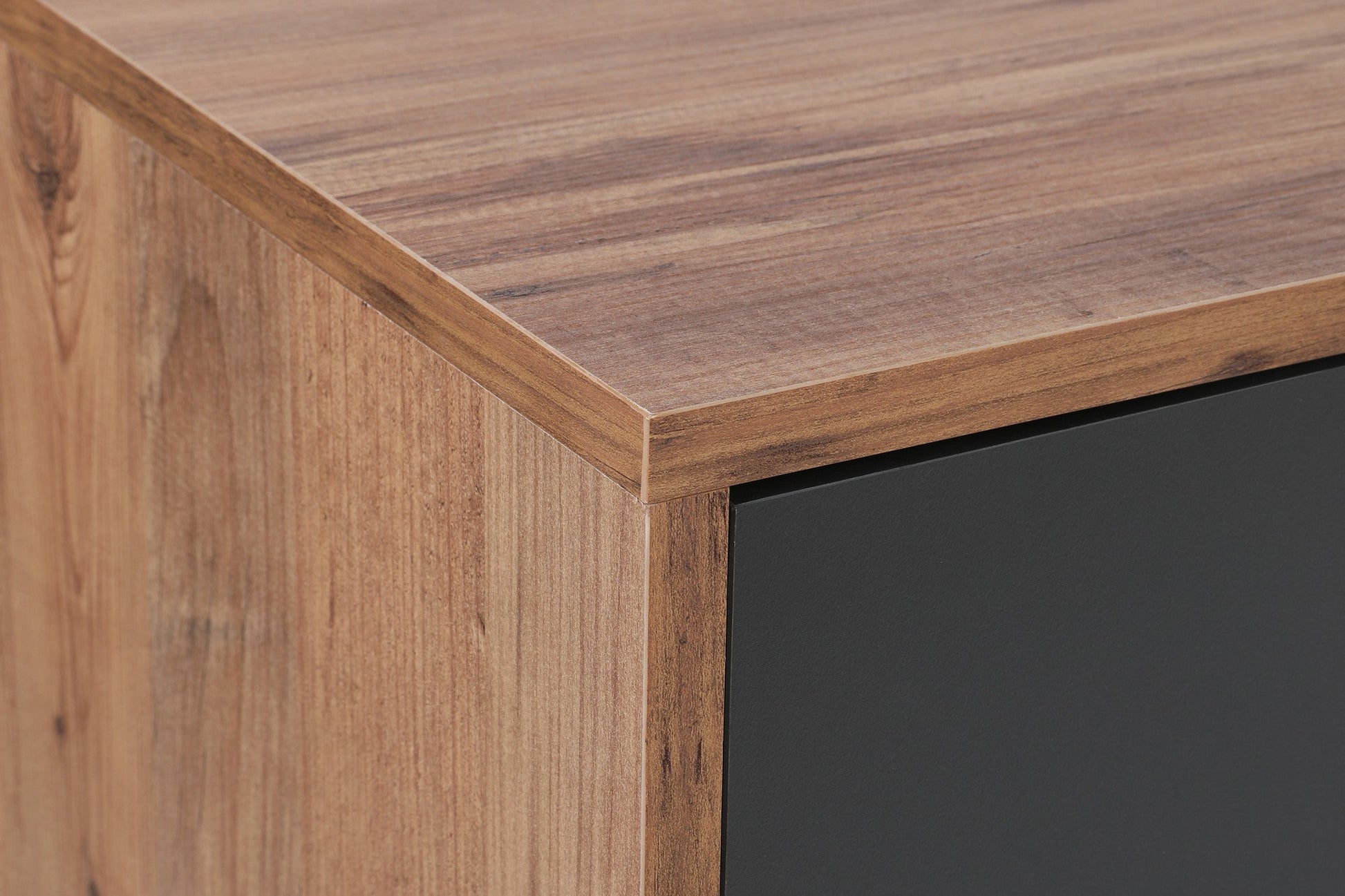 854KLN3907Tribo Home