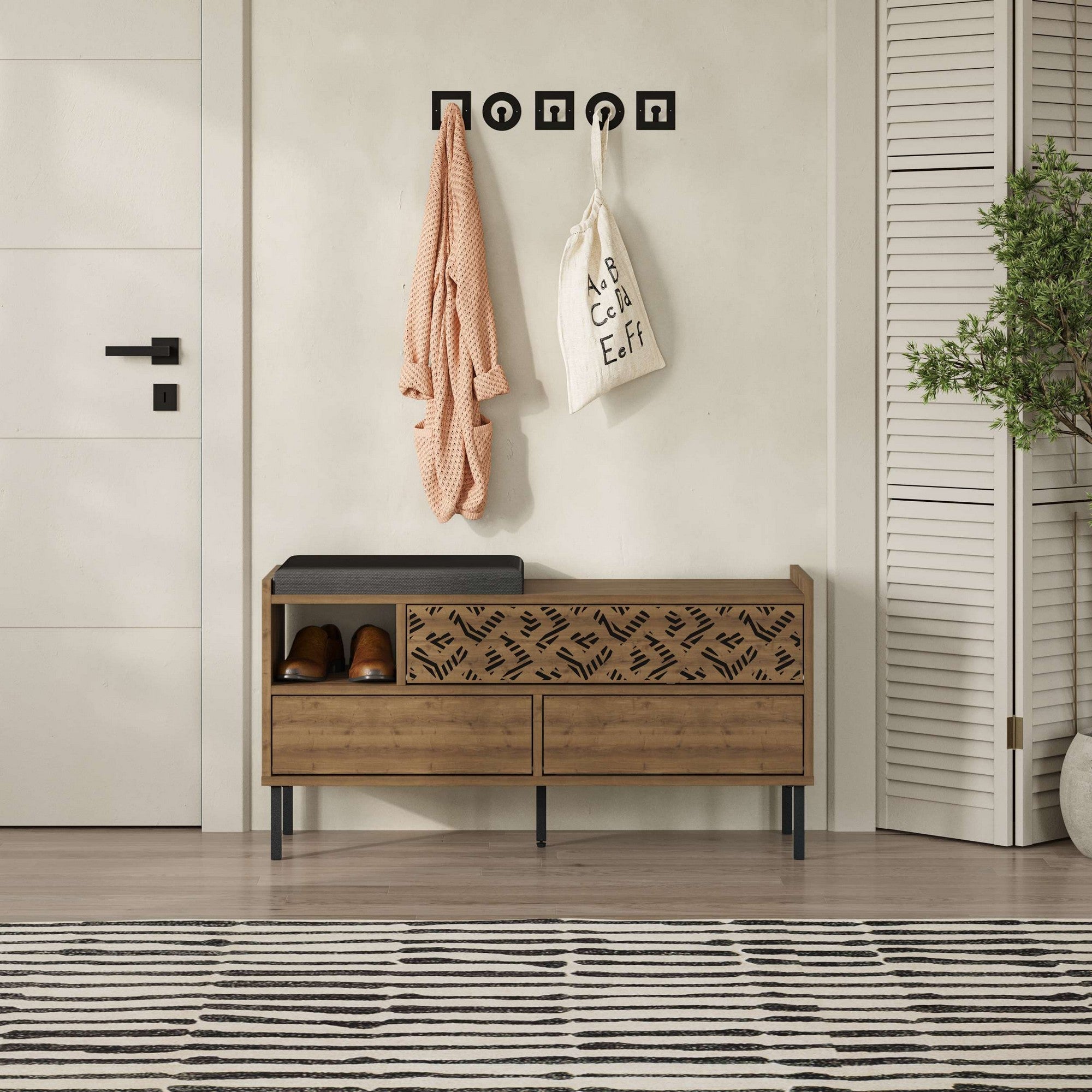 Sapateira estilosa com pés de metal, cor Hitit, 111 x 56,5 x 37 cm | Painel de partículas 100% revestido em melamina, 18 mm de espessura | Montável na parede, com prateleiras amplas