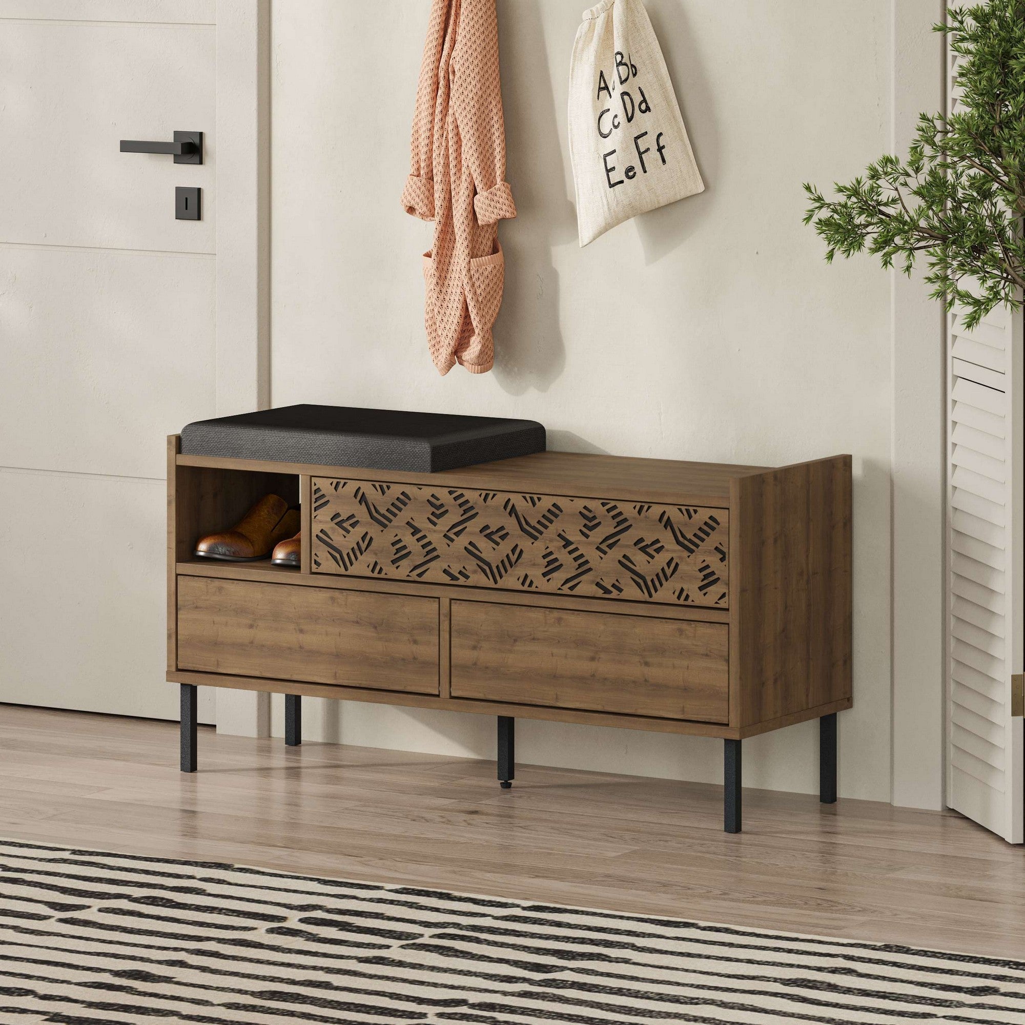 Sapateira estilosa com pés de metal, cor Hitit, 111 x 56,5 x 37 cm | Painel de partículas 100% revestido em melamina, 18 mm de espessura | Montável na parede, com prateleiras amplas