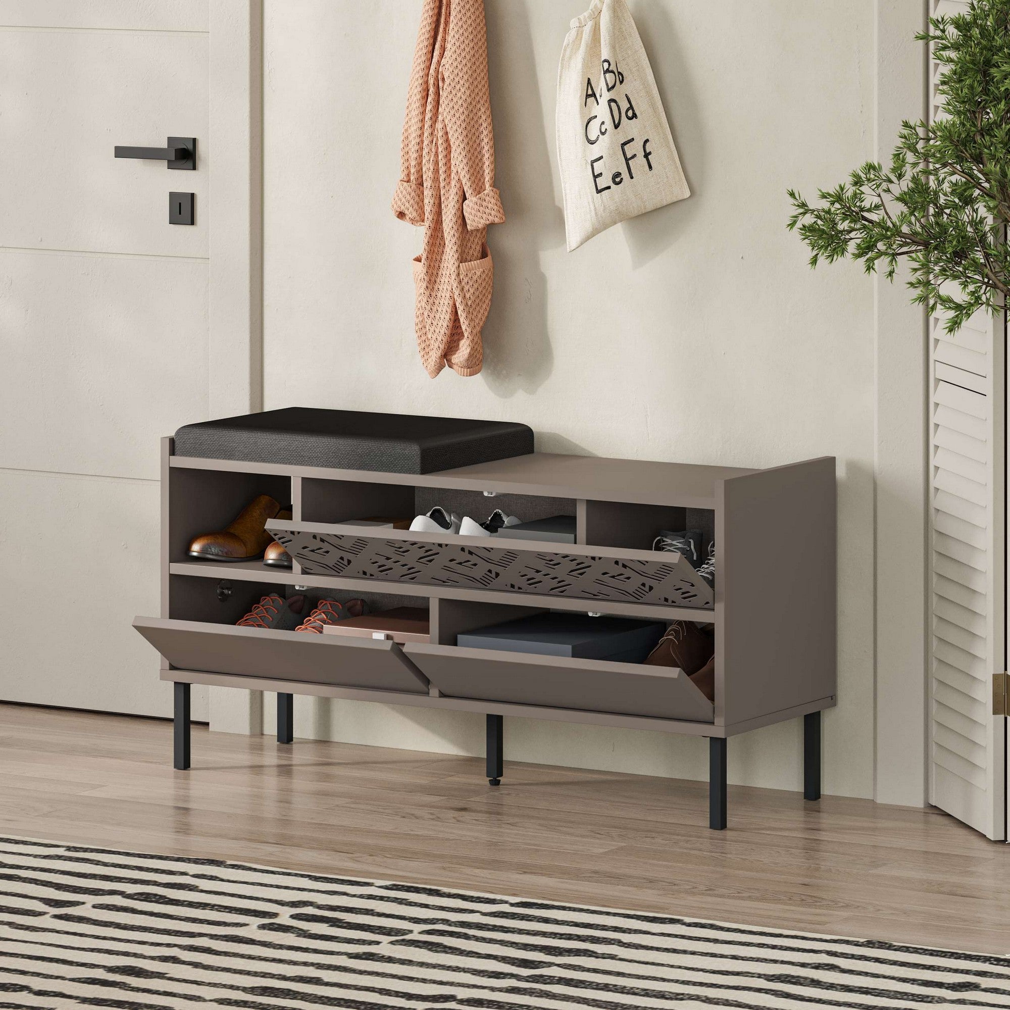 Sapateira Mocha Claro com Pés de Metal, 111 x 56,5 x 37 cm | Painel de Partículas 100% Revestido com Melamina, 18 mm de Espessura | Solução de Armazenamento Elegante e Montável na Parede