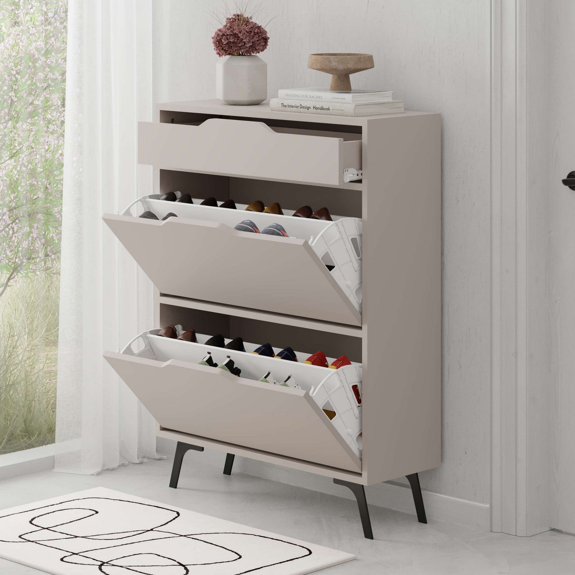Sapateira estilosa, cor mocha claro, 81,6 x 110 x 29,5 cm | Painel de partículas 100% revestido em melamina, 18 mm de espessura | Montável na parede com inúmeras prateleiras