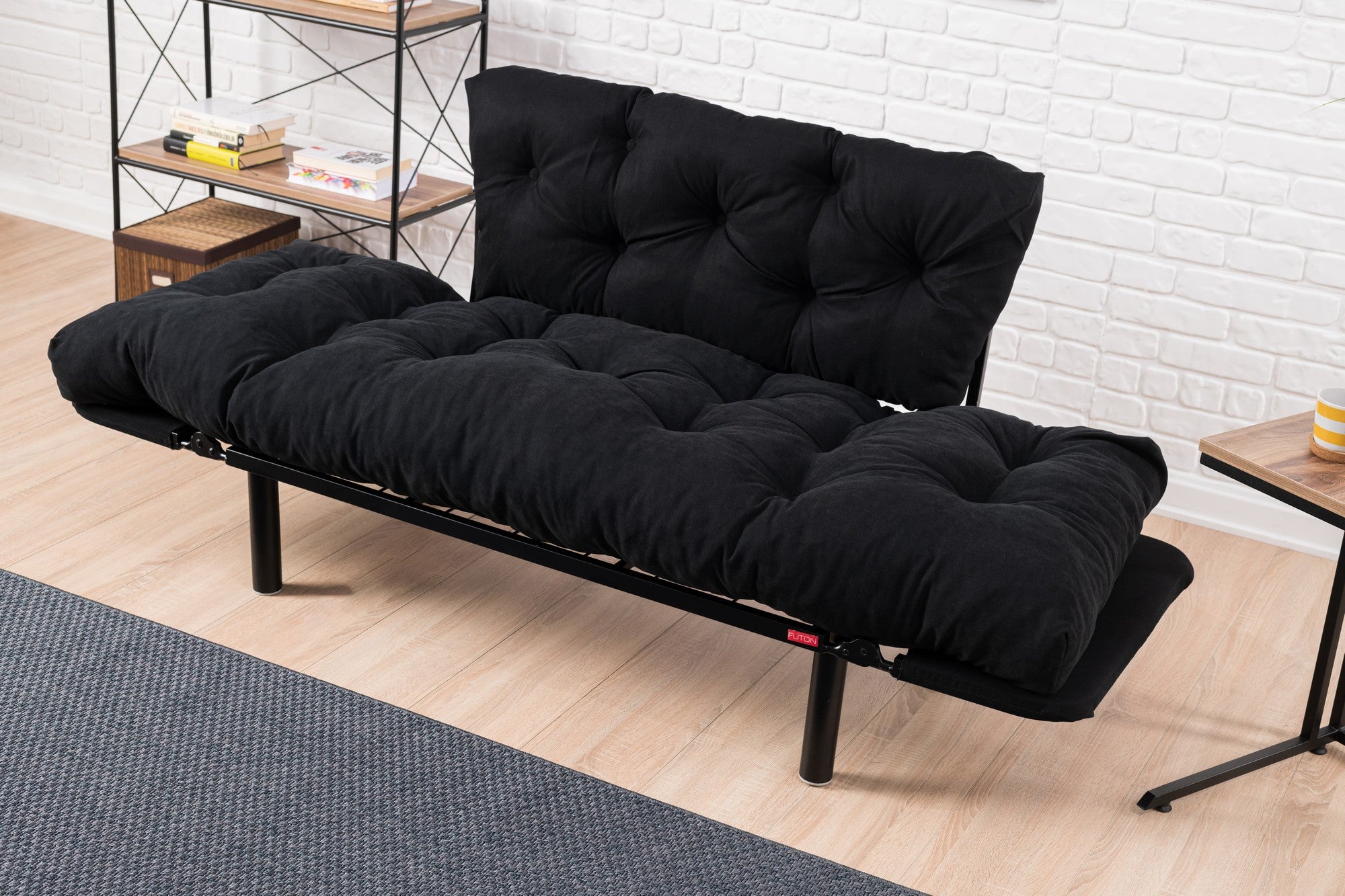 Sofá-cama elegante de 2 lugares, microfibra preta, 155 cm | Estrutura 100% metálica, espuma de alto DNS, fácil de limpar | Perfeito para espaços modernos, boêmios e industriais
