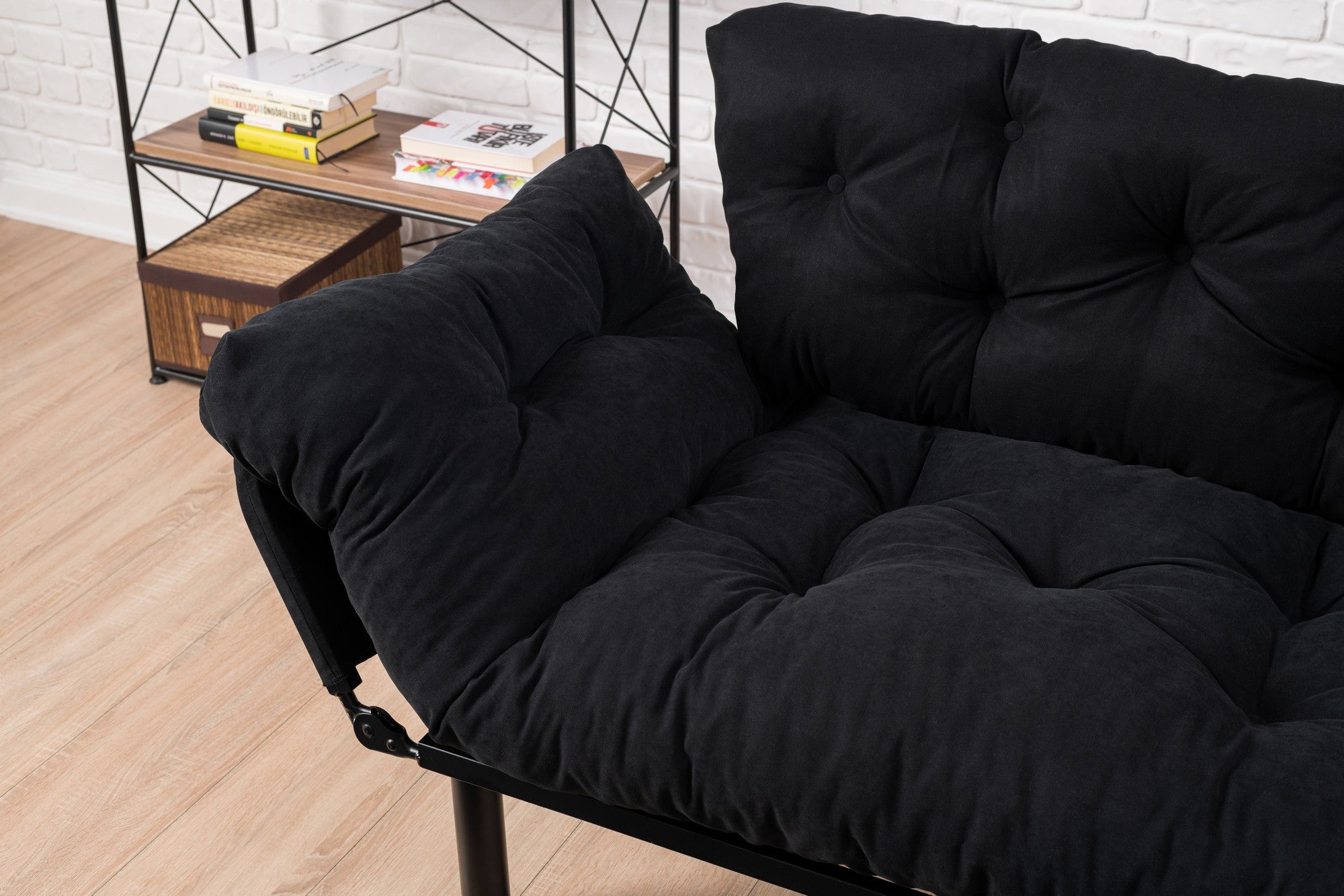 Sofá-cama elegante de 2 lugares, microfibra preta, 155 cm | Estrutura 100% metálica, espuma de alto DNS, fácil de limpar | Perfeito para espaços modernos, boêmios e industriais