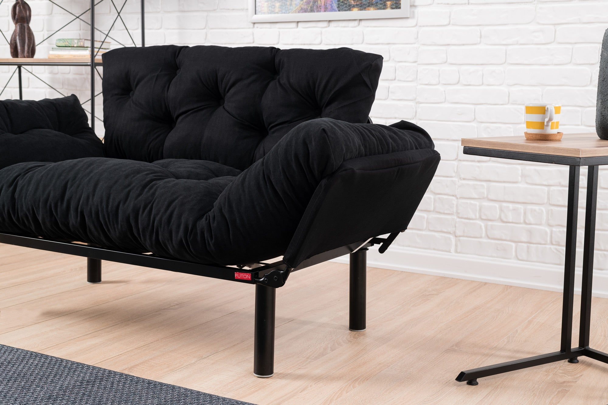 Sofá-cama elegante de 2 lugares, microfibra preta, 155 cm | Estrutura 100% metálica, espuma de alto DNS, fácil de limpar | Perfeito para espaços modernos, boêmios e industriais