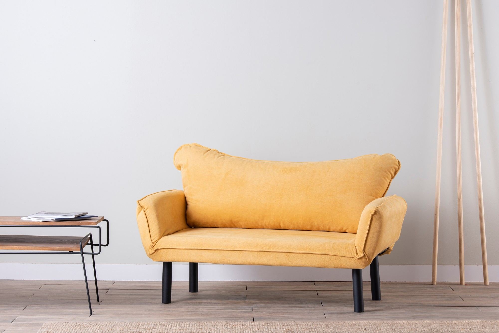 Conjunto de Mobiliário de Sala Beril – Branco – Unidade de TV: 180x40x37 cm, Mesa de Centro: 105x40x58,2 cm, Prateleira de Parede: 120x11,8x16,1 cm, Armário: 26,4x63x22 cm