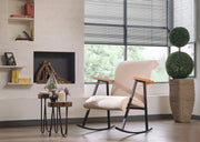 Cadeira de Balanço Moderna, Cor Creme, Estrutura 100% Metal, Tecido Fácil de Limpar, Altura Total de 96 cm, Espuma 18 DNS para Conforto | Design Elegante e Durável para Casa e Hotel