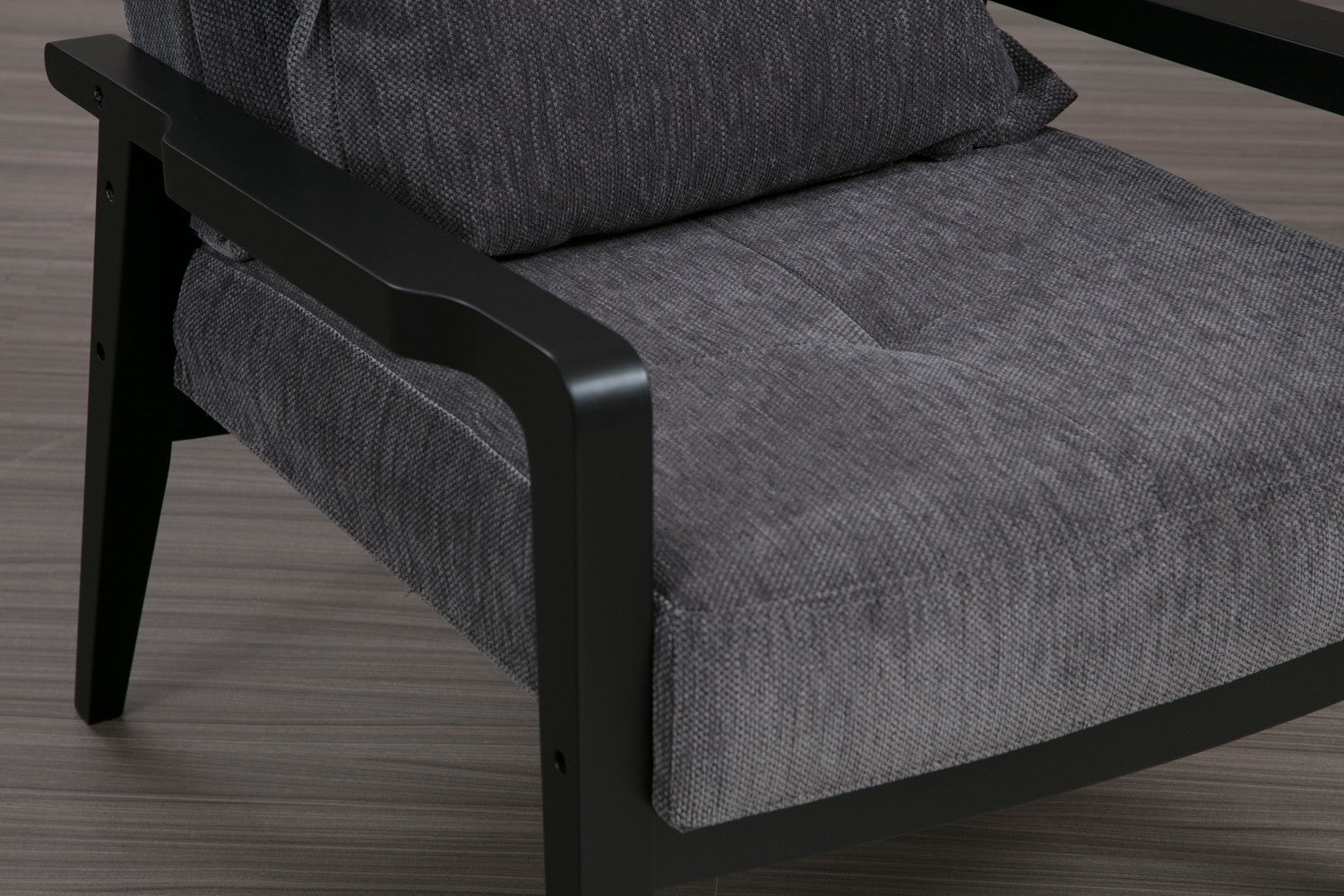 Poltrona moderna – 77x90x84 cm – cinza – madeira de faia