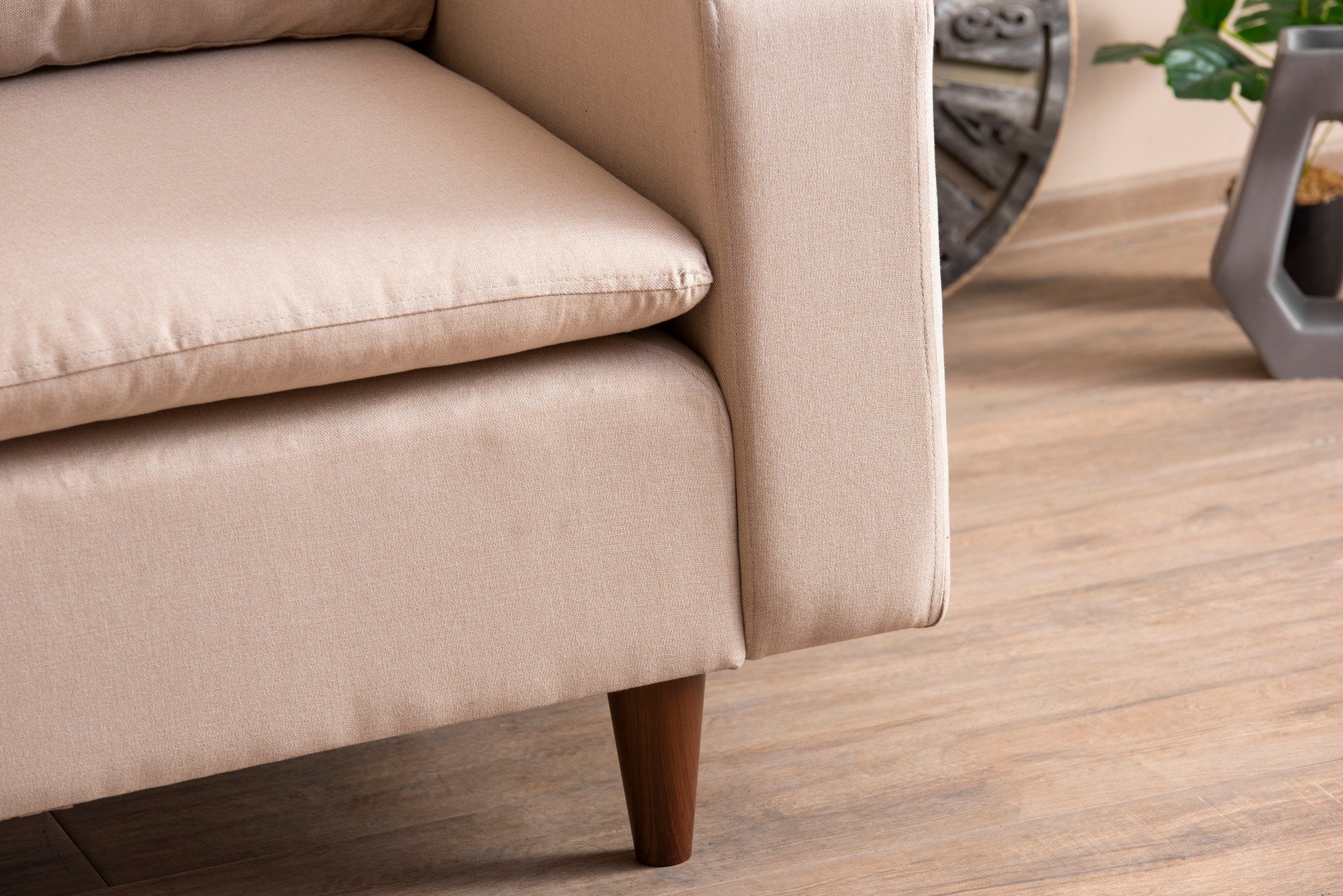 Poltrona Elegante, Cor Creme, Estrutura 100% Metal, Tecido 100% Poliéster | Profundidade do Assento: 52 cm, Largura: 75 cm, Altura: 46 cm | Conforto e Estilo para Sala de Estar