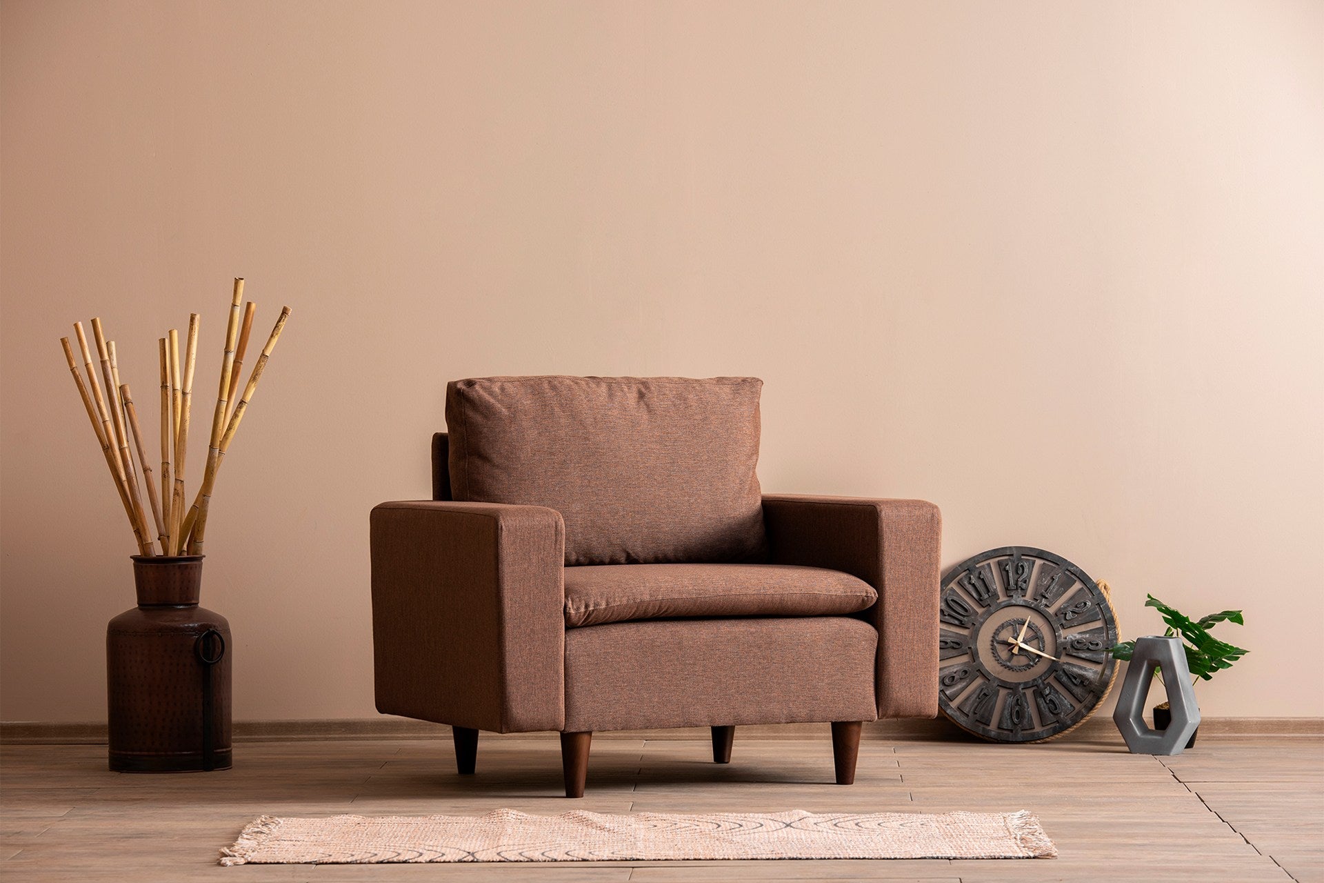 Poltrona Elegante, Marrom Claro, 105 cm de Largura | Estrutura 100% Metal, Tecido 100% Poliéster, Espuma de Alto DNS e Almofada de Fibra de Silicone | Perfeita para Sala de Estar e Escritório