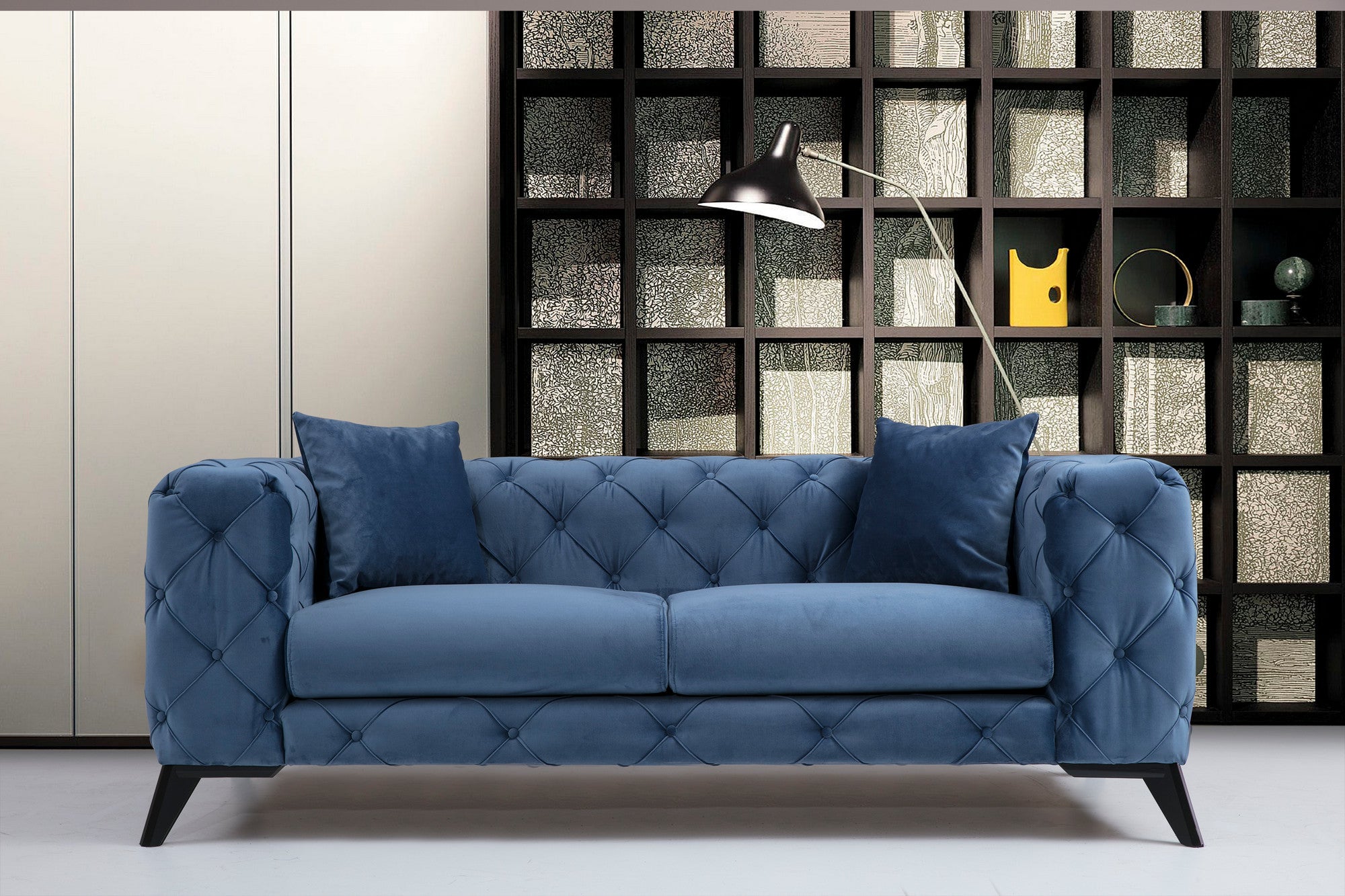 Sofá moderno de 2 lugares, azul, 197 x 90 x 73 cm | Estrutura em madeira de faia e aglomerado, 100% poliéster, pernas em metal preto | Inclui 2 almofadas, tecido lavável a seco