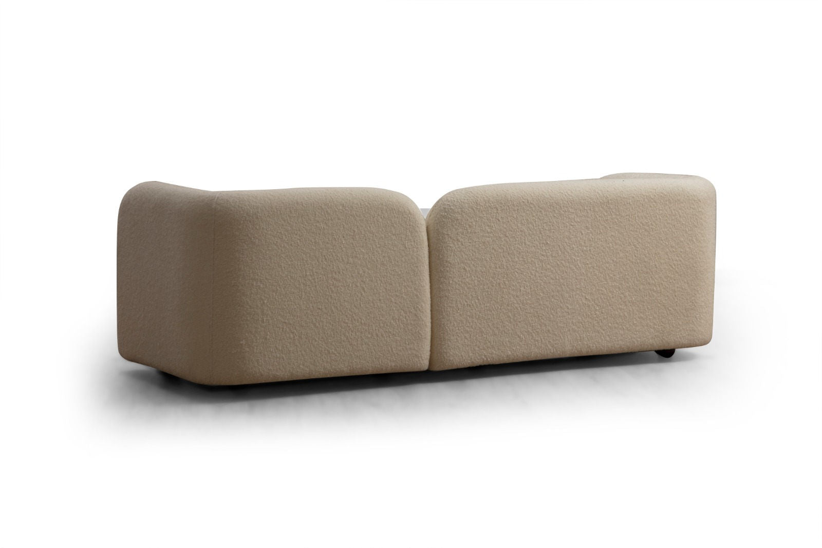 Sofá moderno de 3 lugares, creme, 228 x 90 x 74 cm | Estrutura de madeira de faia, 100% poliéster, pernas de nogueira | Inclui 2 almofadas, perfeito para decoração escandinava e hoteleira